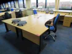 4 X LIGHTWOOD EFFECT L-SHAPED OFFICE DESKS, 3 X THREE DRAWER PEDESTALS