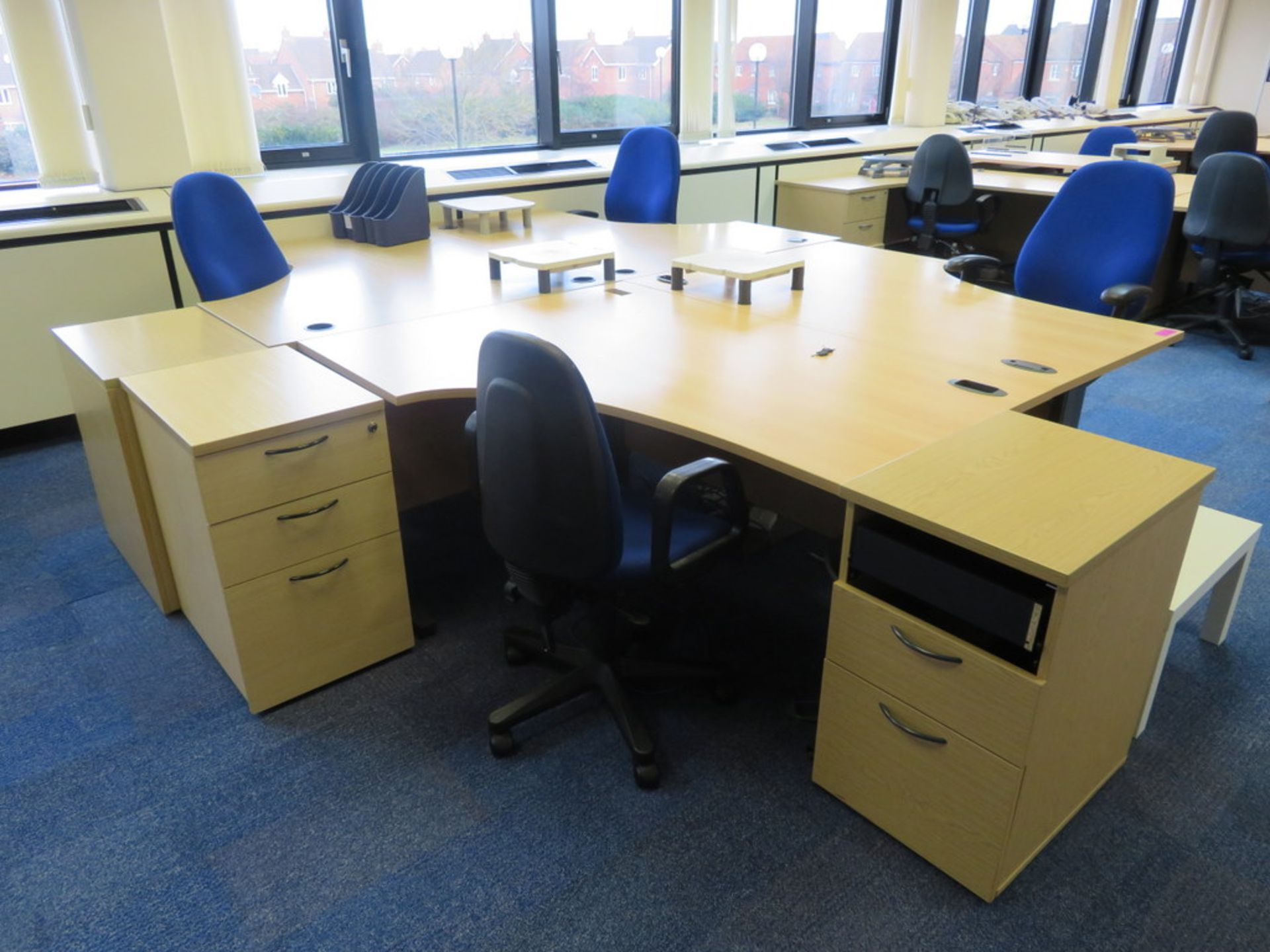 4 X LIGHTWOOD EFFECT L-SHAPED OFFICE DESKS (FOR FULL CONTENTS SEE DESCRIPTION) - Image 2 of 2