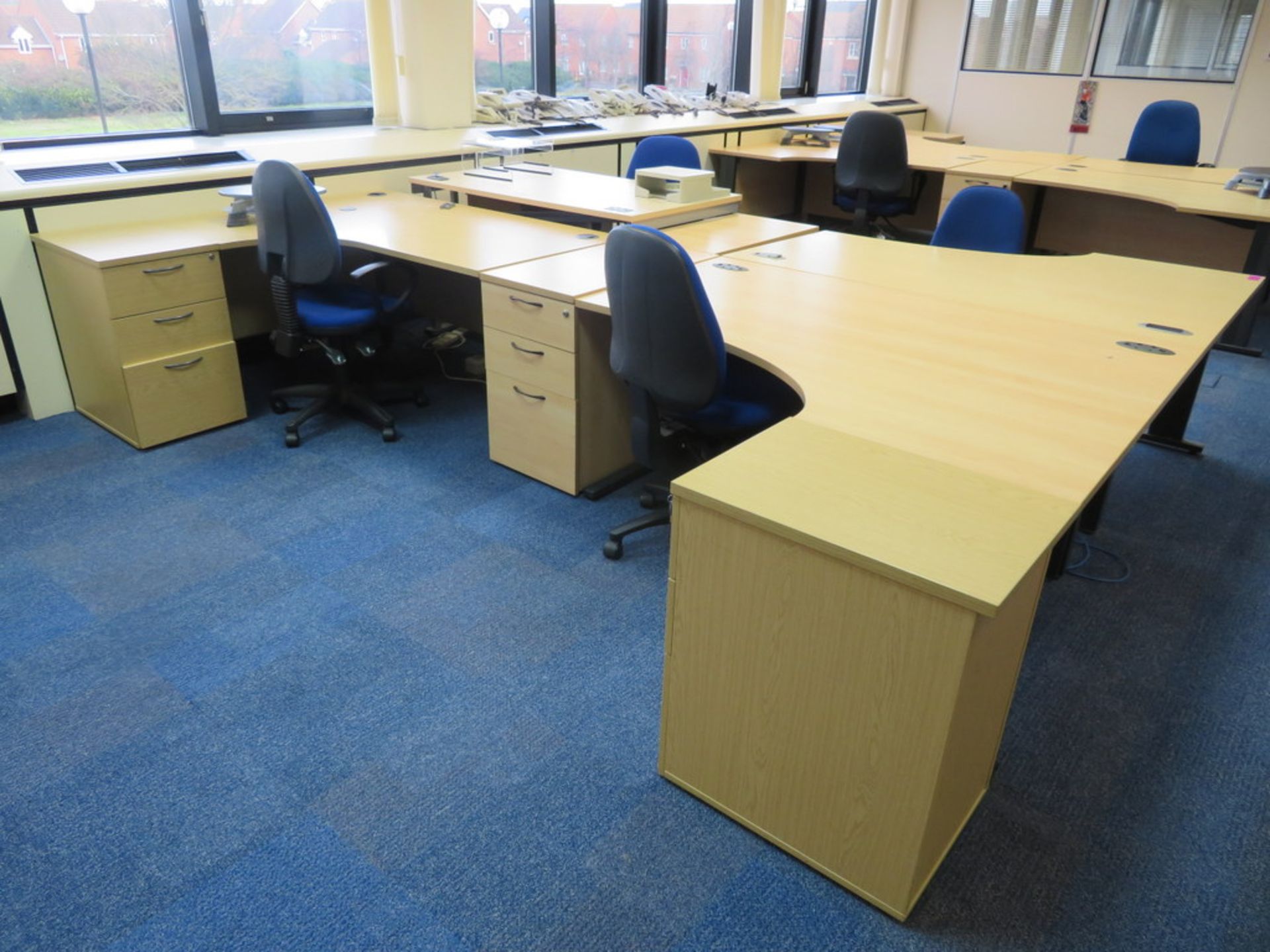 3 X LIGHTWOOD EFFECT L-SHAPED OFFICE DESKS (FOR FULL CONTENTS SEE DESCRIPTION) - Image 2 of 2