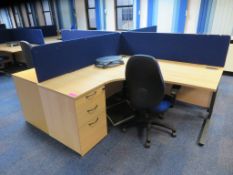 4 X LIGHTWOOD EFFECT L-SHAPED OFFICE DESKS (FOR FULL CONTENTS SEE DESCRIPTION)