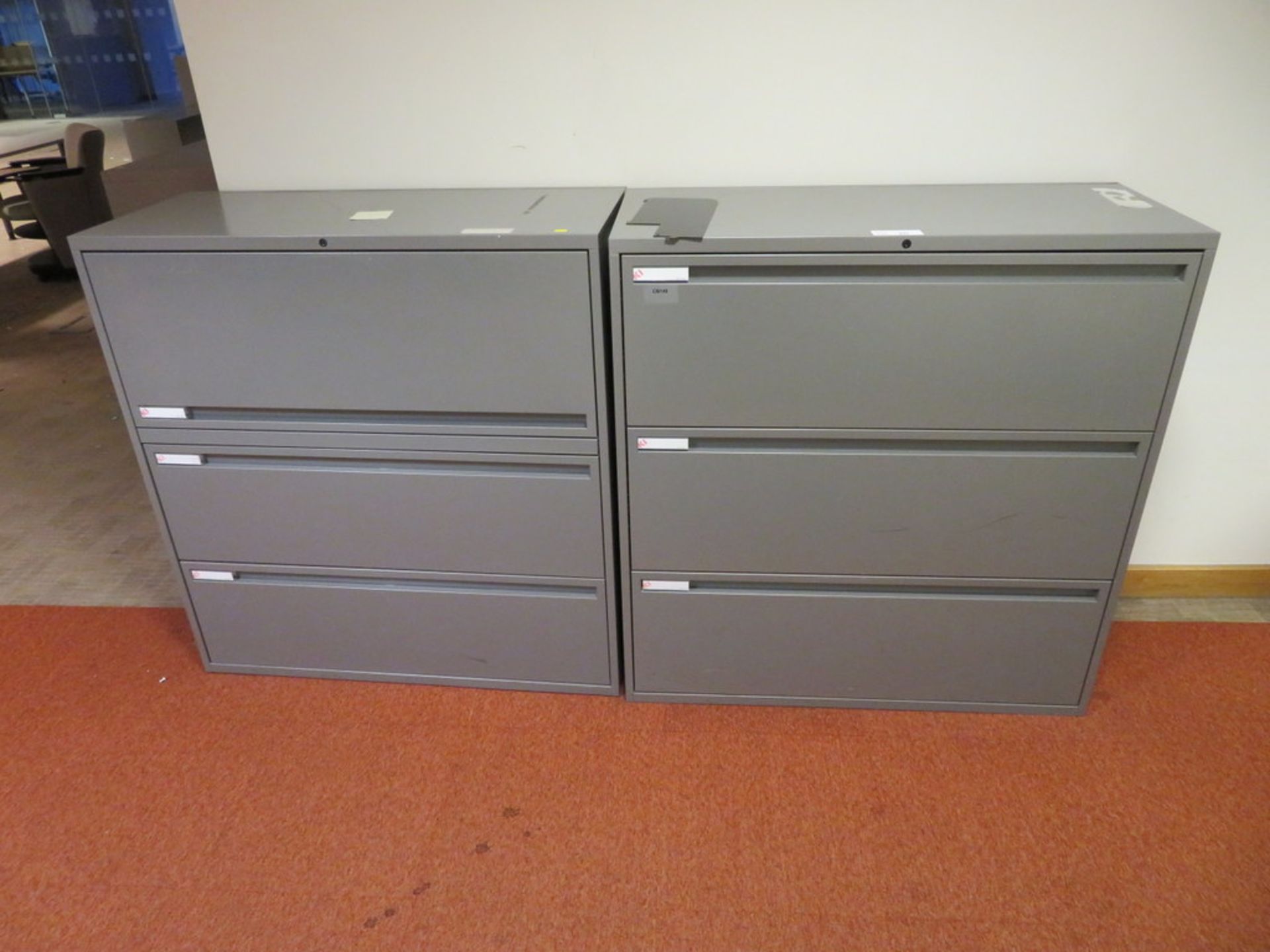 6 X GREY METAL FILING UNITS AND QTY OF OFFICE DIVIDER SCREENS - Bild 2 aus 6