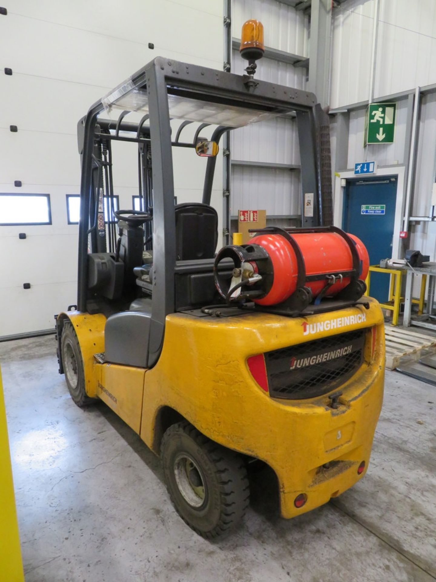 2006 JUNGHEINRICH MODEL TFG 430 GAS POWERED CB FORKLIFT TRUCK - Image 2 of 6