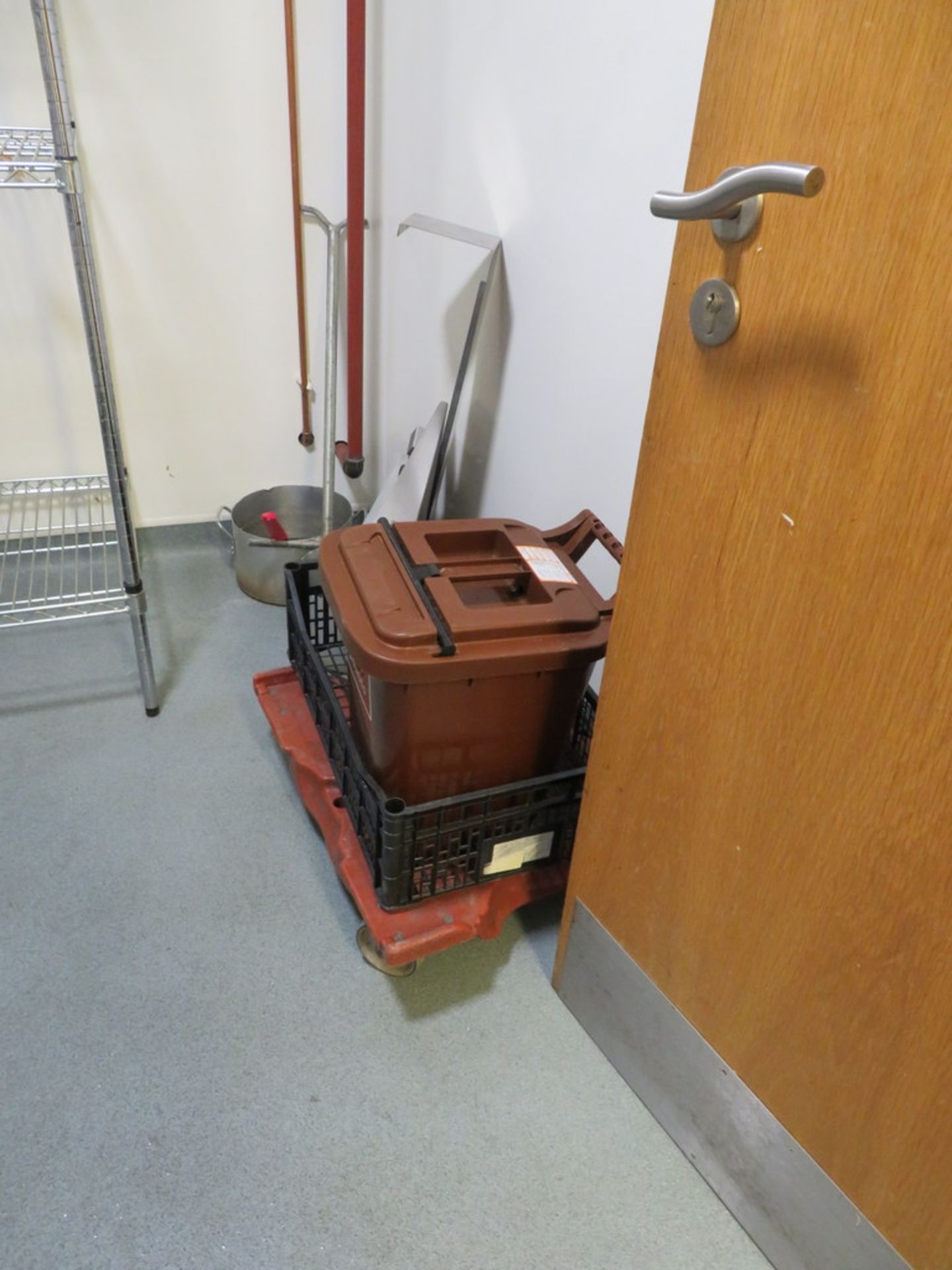 LOOSE AND REMOVABLE CONTENTS OF THE KITCHEN STORAGE CUPBOARD - Image 2 of 3