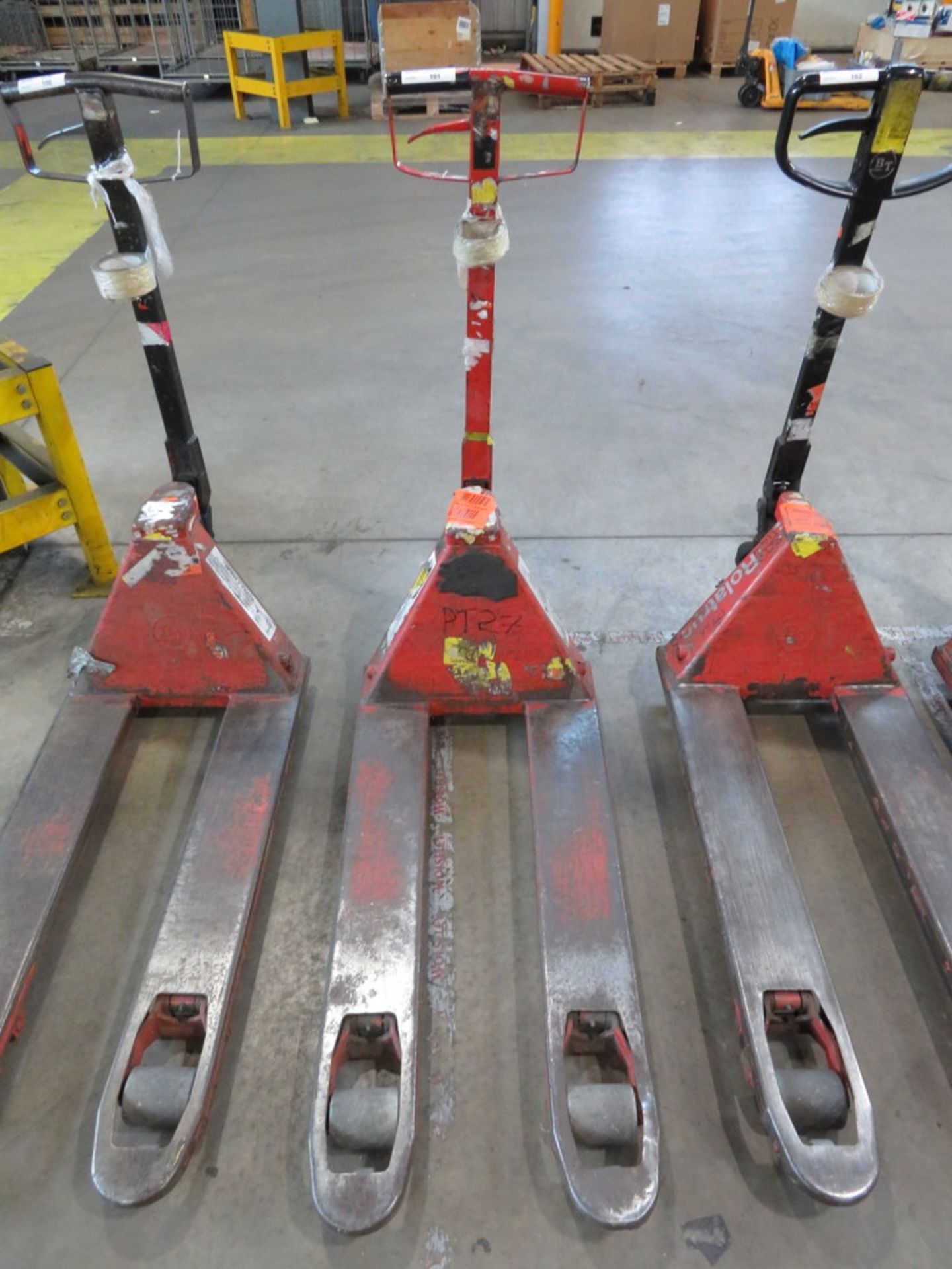 BT 2000KG PEDESTRIAN PALLET TRUCK