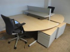 3 X LIGHTWOOD EFFECT CURVED FRONT OFFICE DESKS WITH DIVIDERS, 2 X SWIVEL