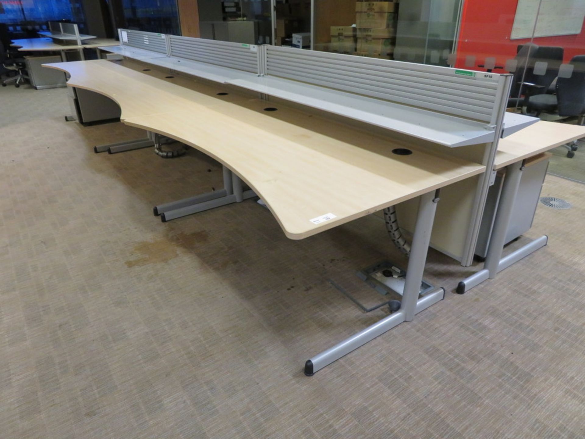 6 X LIGHTWOOD EFFECT OFFICE DESKS, 4 X PEDESTALS AND 3 X DESK DIVIDERS - Bild 2 aus 2