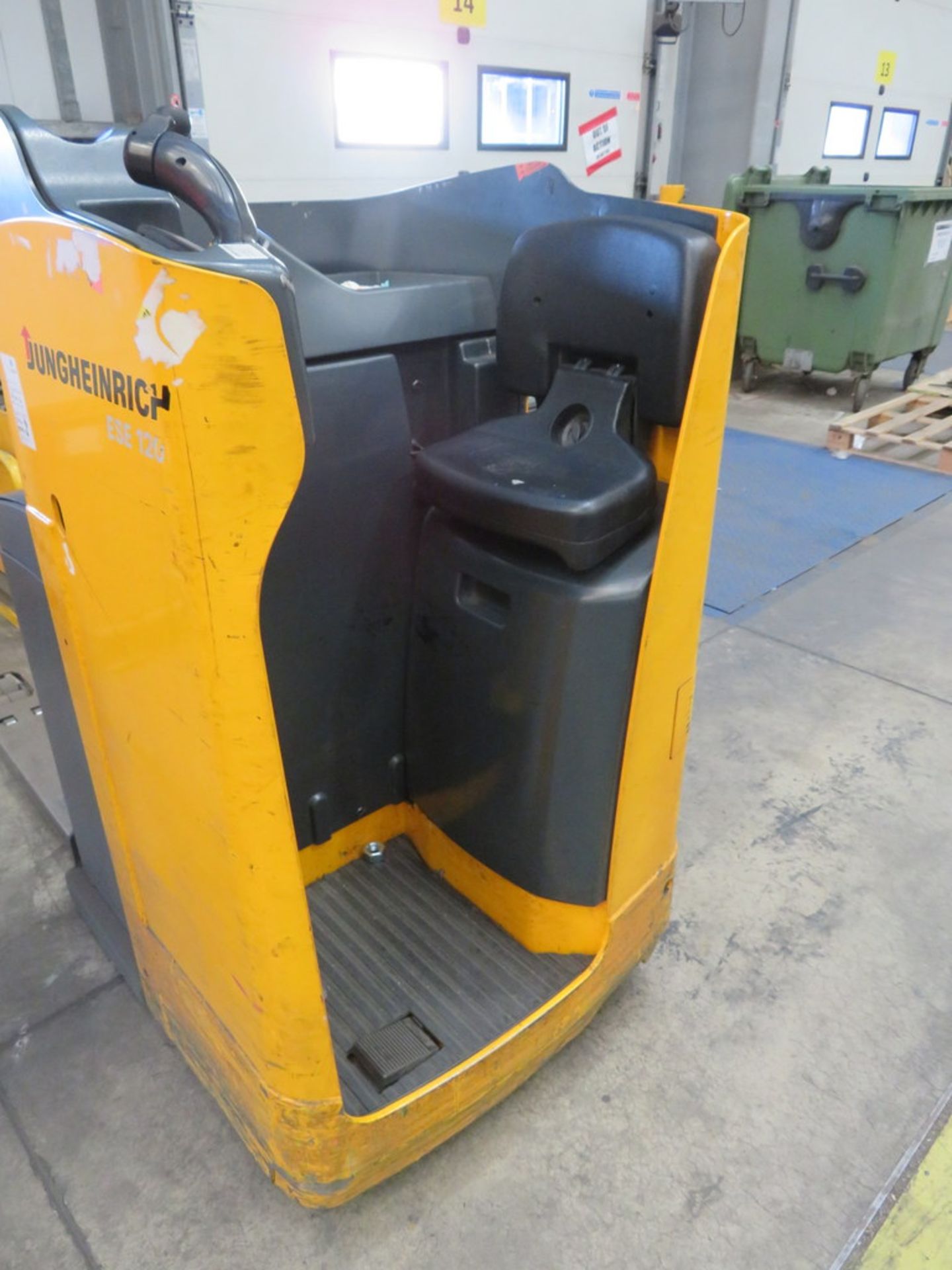 2006 JUNGHEINRICH MODEL ESE 120 2000KG RIDE-ON ELECTRIC PALLET TRUCK - Image 3 of 5