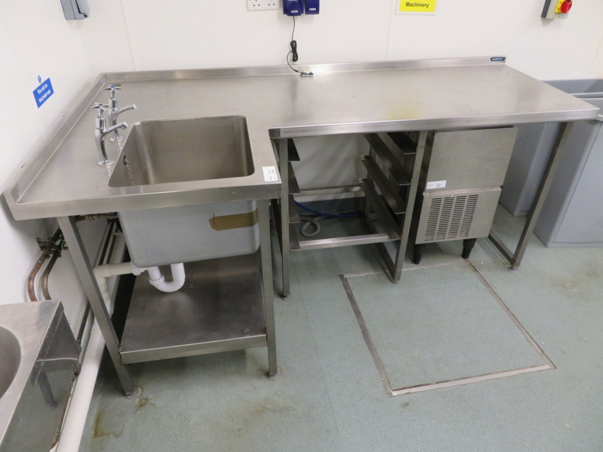MOFFAT STAINLESS STEEL CORNER SINK UNIT WITH TRAY RACK AND UNDERSHELF - Image 2 of 2