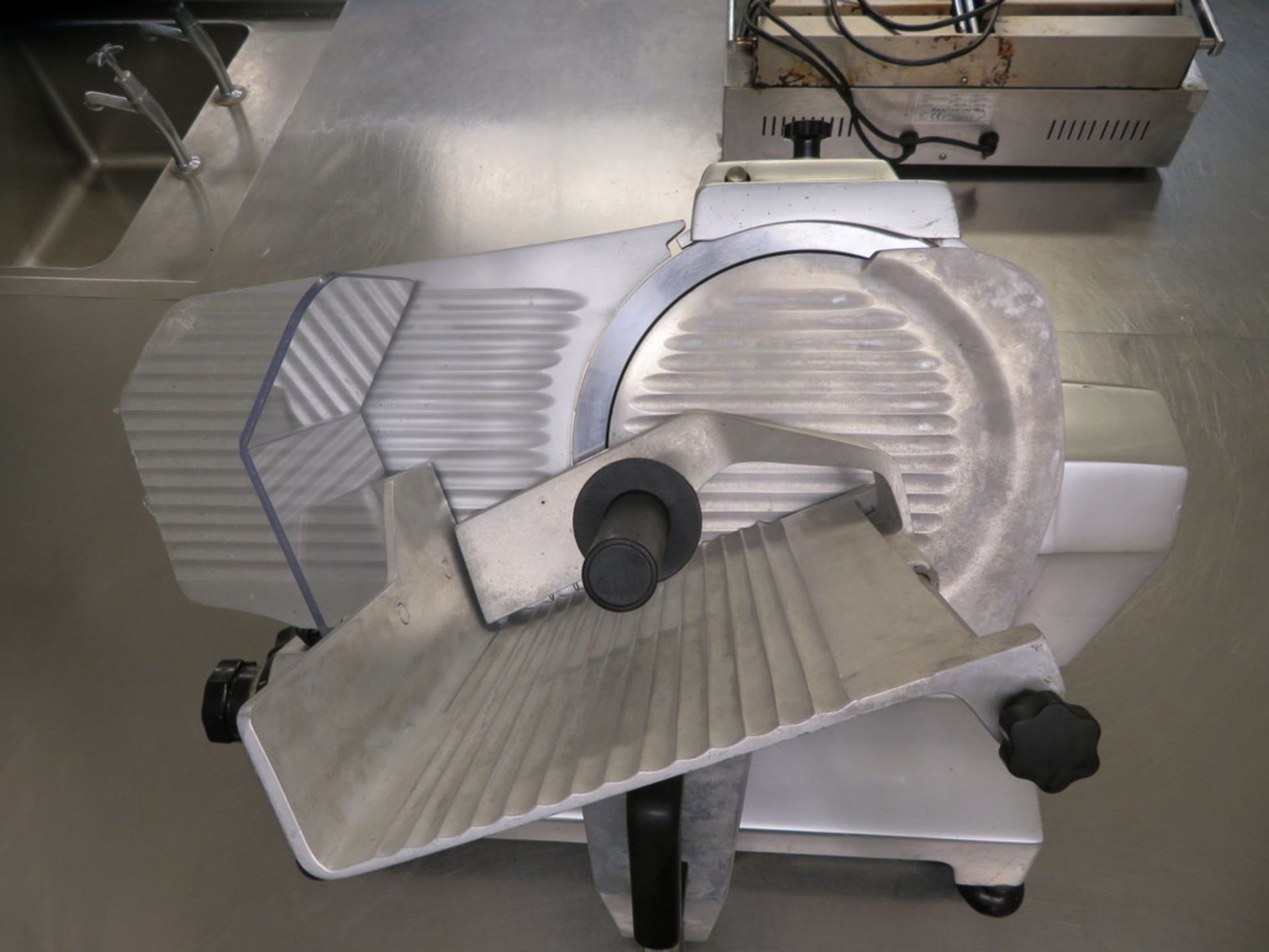 COMMERCIAL MEAT SLICER; 240V - Image 4 of 5