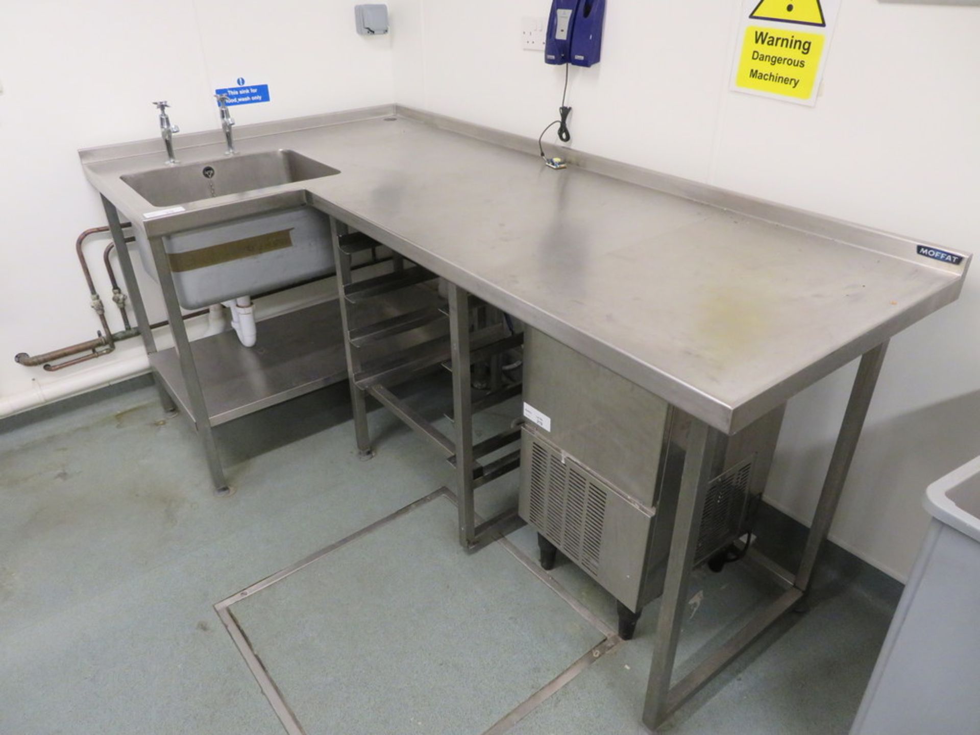 MOFFAT STAINLESS STEEL CORNER SINK UNIT WITH TRAY RACK AND UNDERSHELF