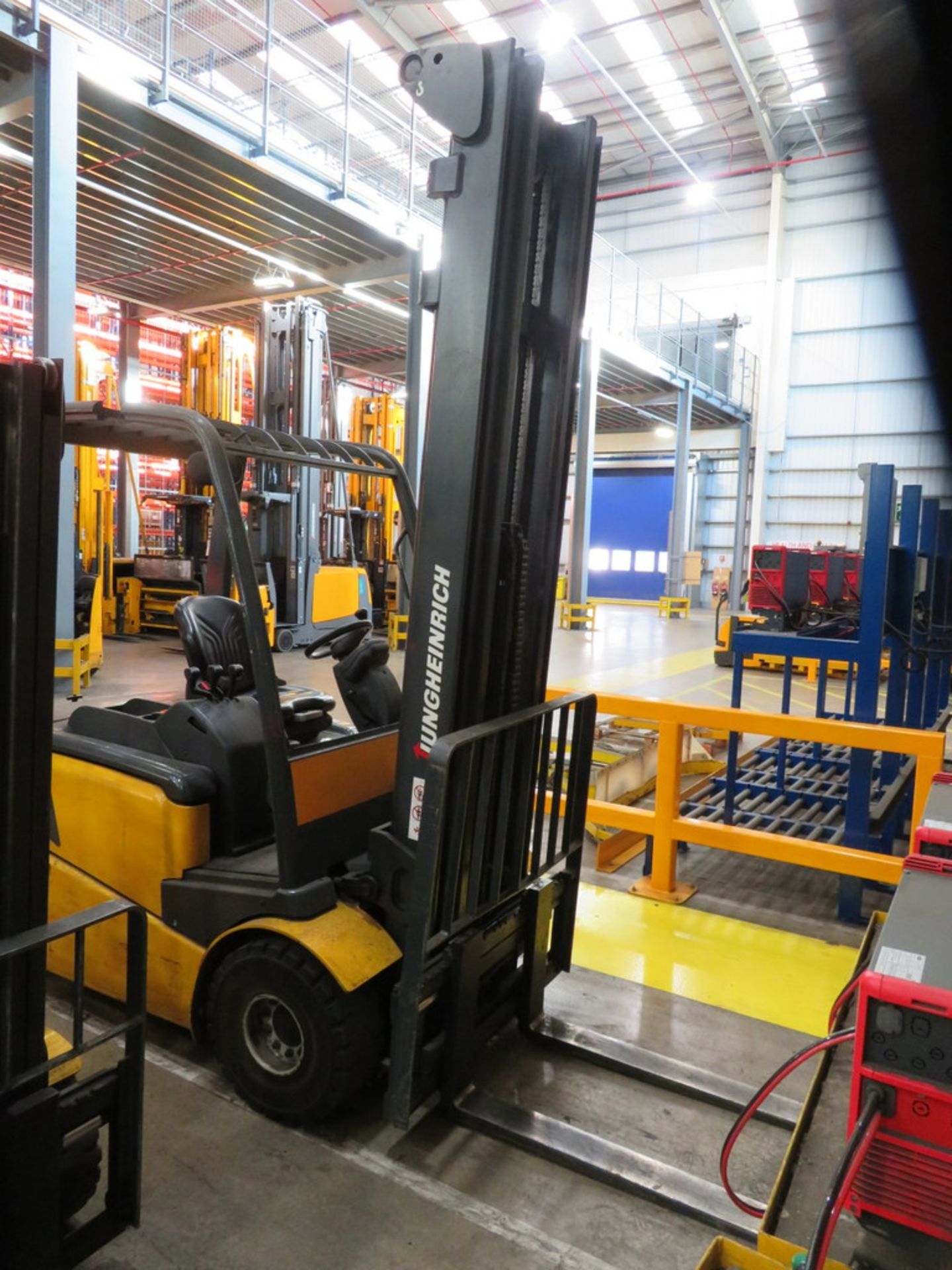 2006 JUNGHEINRICH MODEL EFG 425K 2250KG ELECTRIC CB FORKLIFT TRUCK - Image 2 of 7