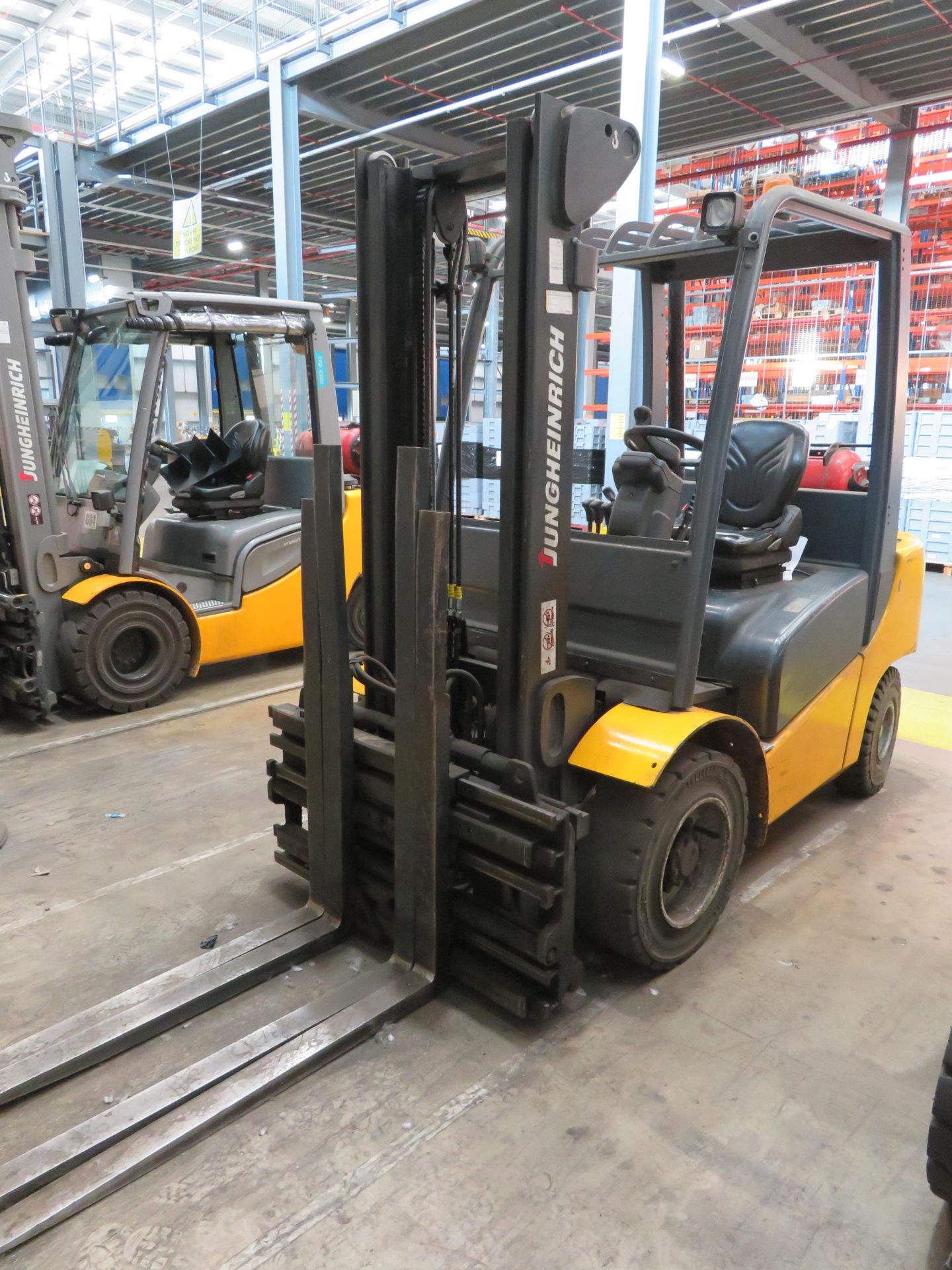 2006 JUNGHEINRICH MODEL TFG 430 GAS POWERED CB FORKLIFT TRUCK - Image 5 of 7