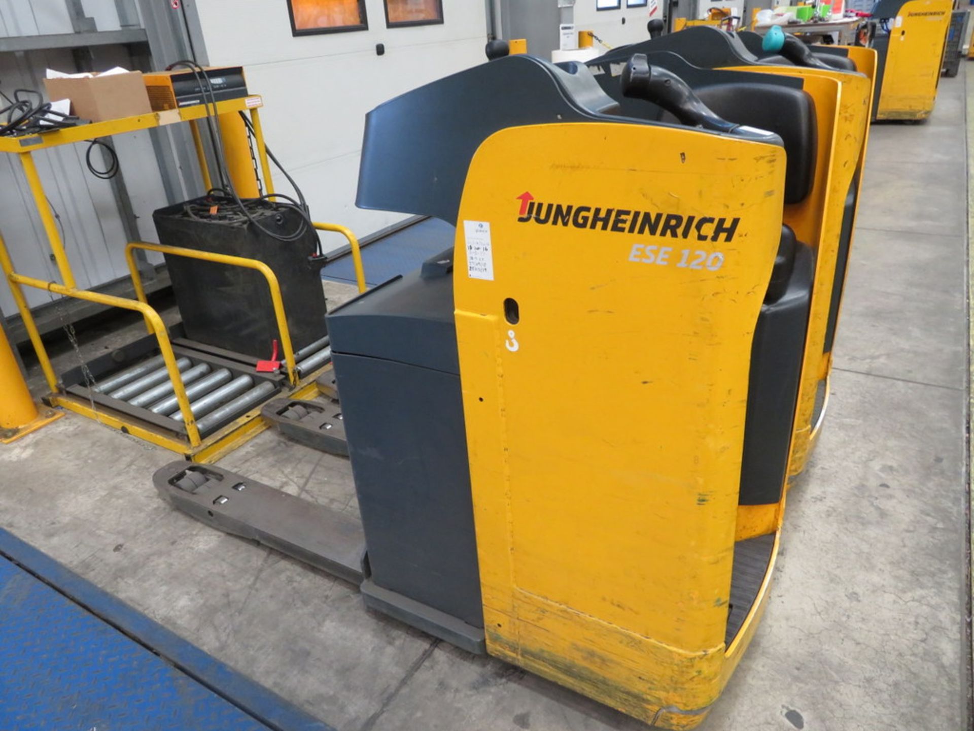 2006 JUNGHEINRICH MODEL ESE 120 2000KG RIDE-ON ELECTRIC PALLET TRUCK