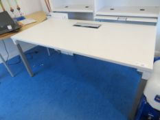 4 X STEELCASE WHITE AND SILVER OFFICE DESKS