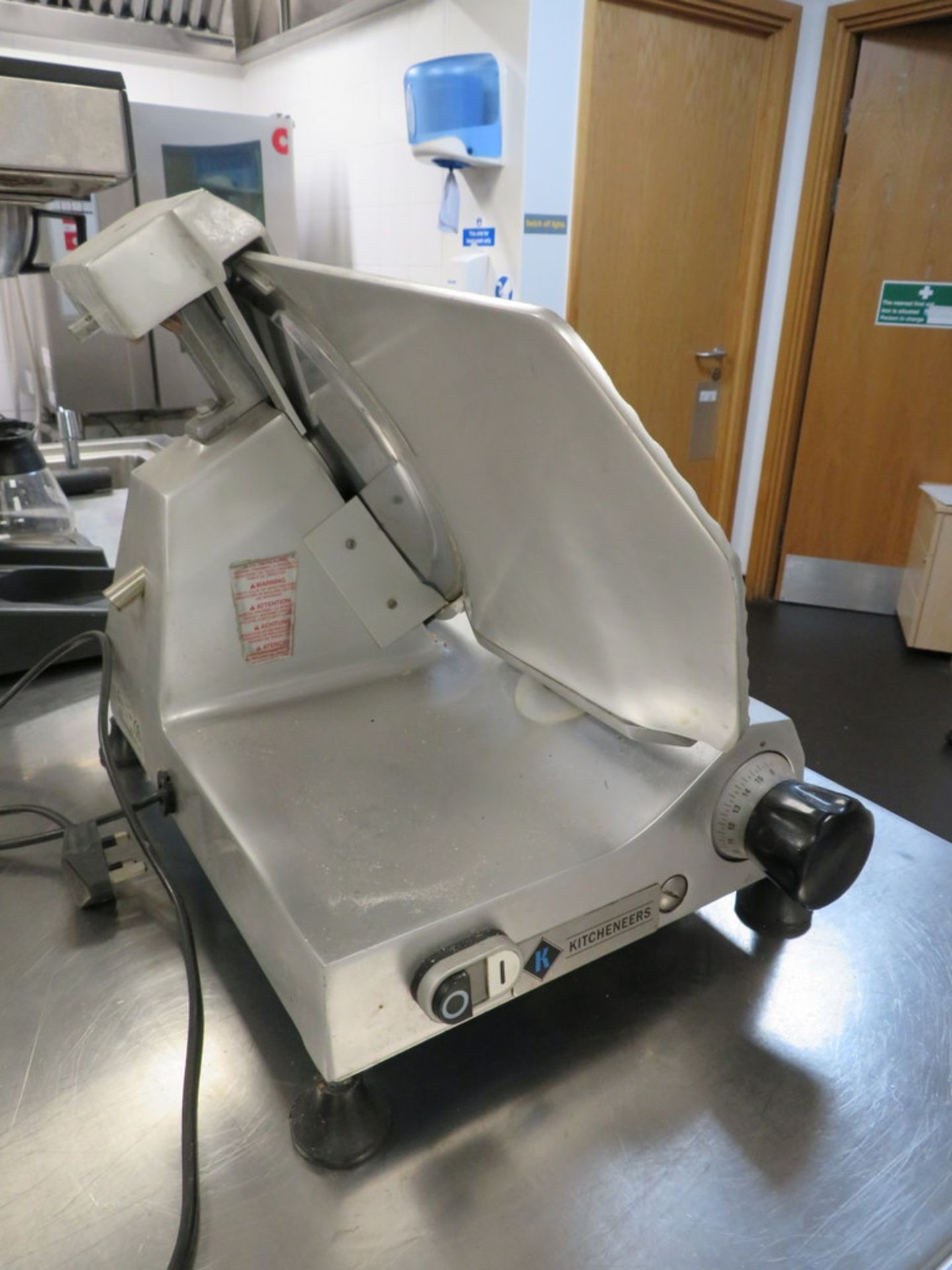 TYPE F300E 240V MEAT SLICER - Image 2 of 2