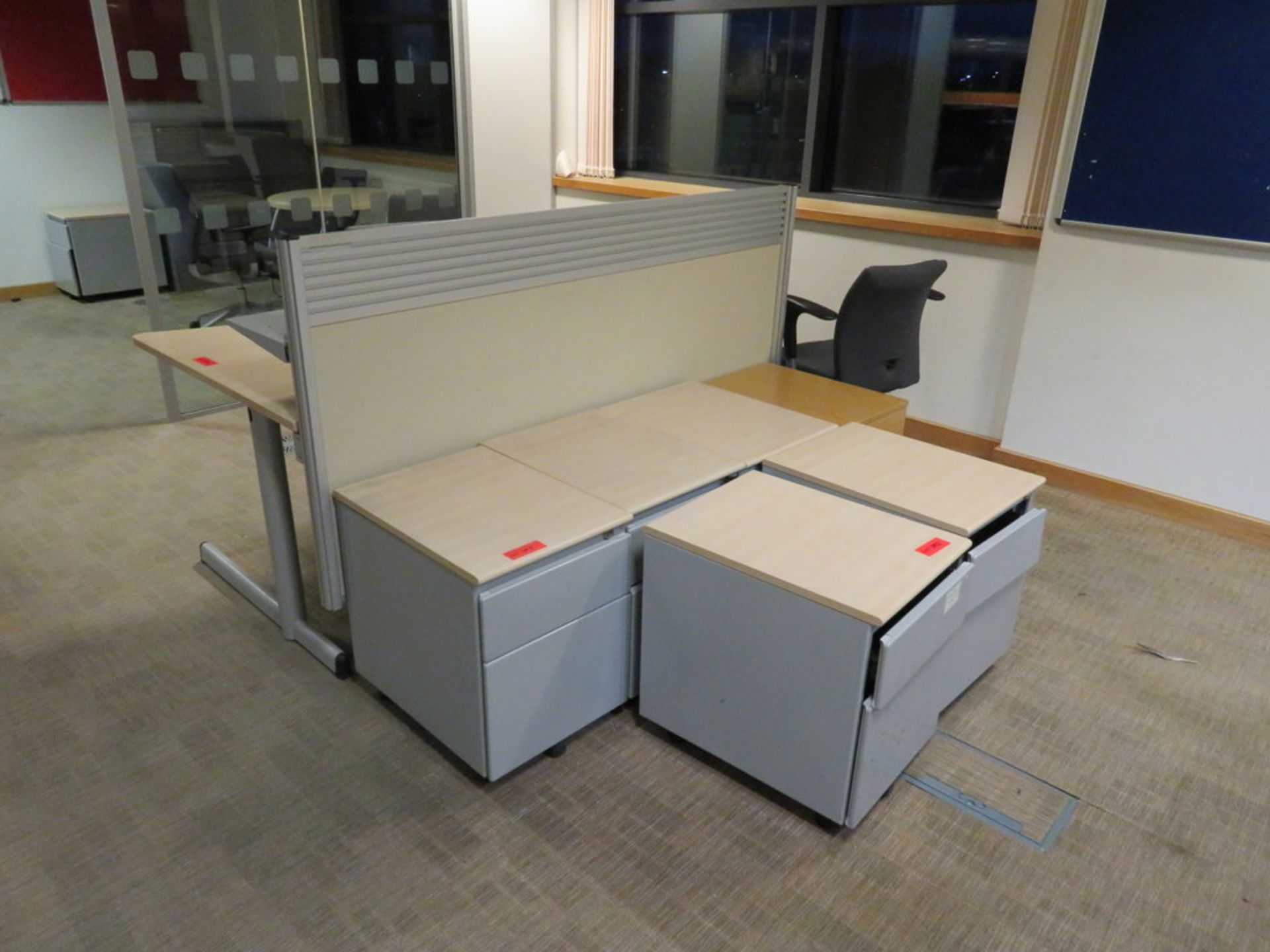3 X LIGHTWOOD EFFECT CURVED FRONT OFFICE DESKS WITH DIVIDERS, 2 X SWIVEL - Image 3 of 4