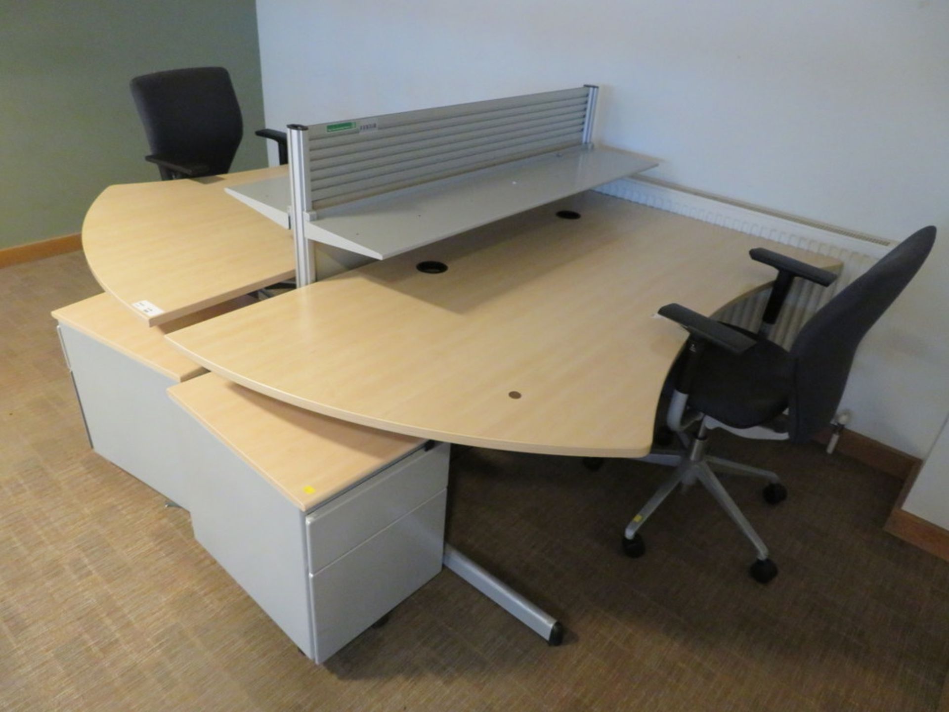 3 X LIGHTWOOD EFFECT CURVED FRONT OFFICE DESKS WITH DIVIDERS, 2 X SWIVEL - Image 2 of 4