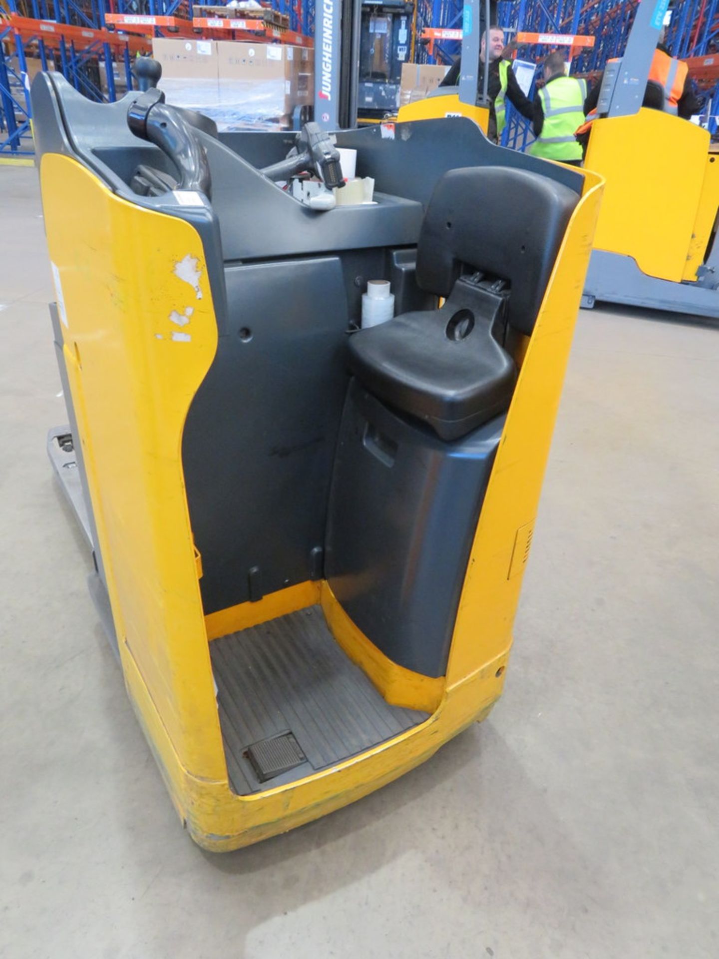 2006 JUNGHEINRICH MODEL ESE 120 2000KG RIDE-ON ELECTRIC PALLET TRUCK - Image 2 of 4