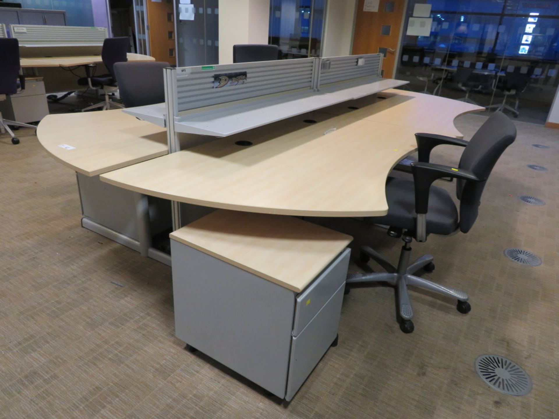 4 X LIGHTWOOD EFFECT OFFICE DESKS, 3 X SWIVEL CHAIRS, 3 X PEDESTALS AND - Image 2 of 3