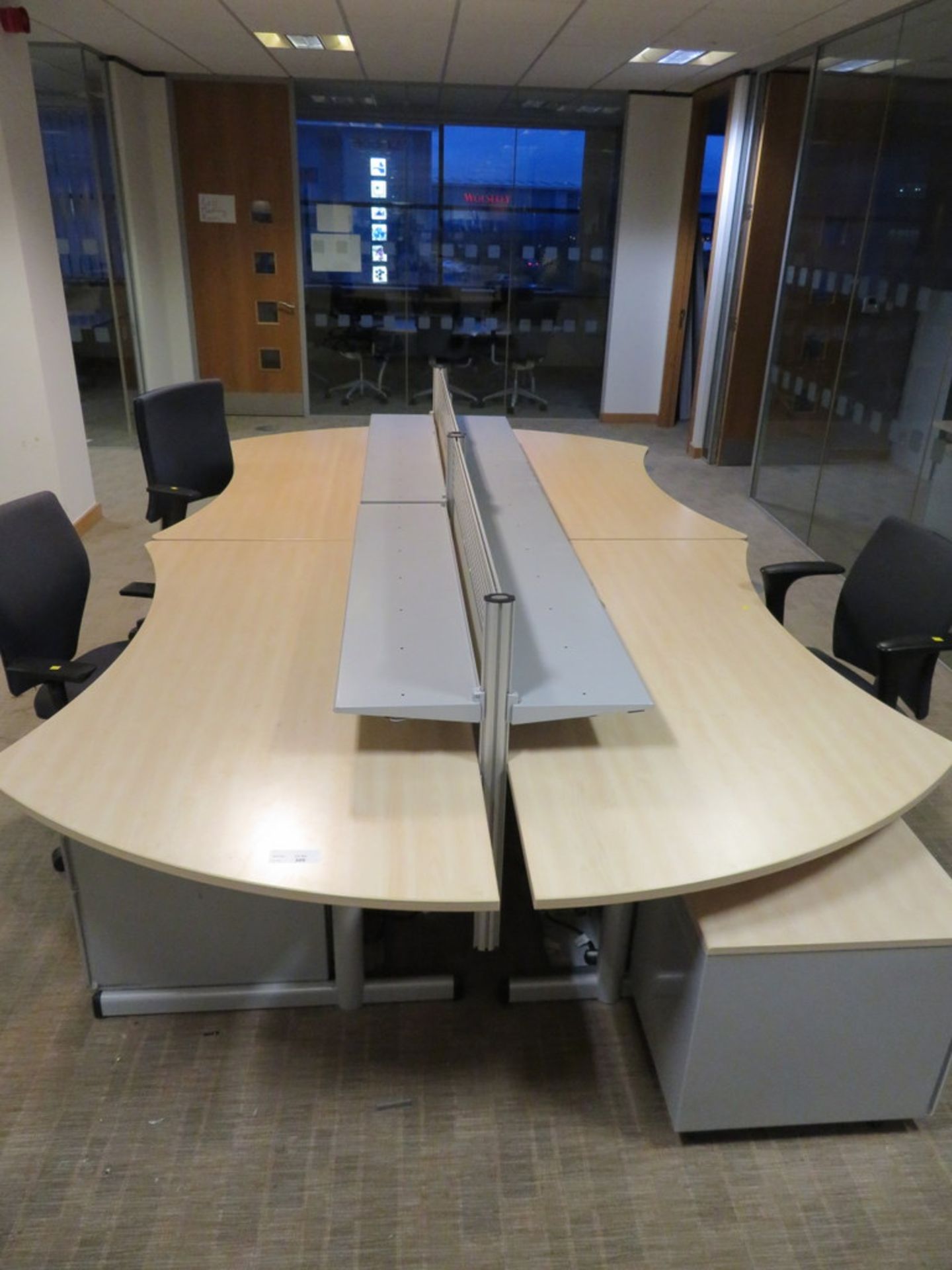 4 X LIGHTWOOD EFFECT OFFICE DESKS, 3 X SWIVEL CHAIRS, 3 X PEDESTALS AND - Image 3 of 3
