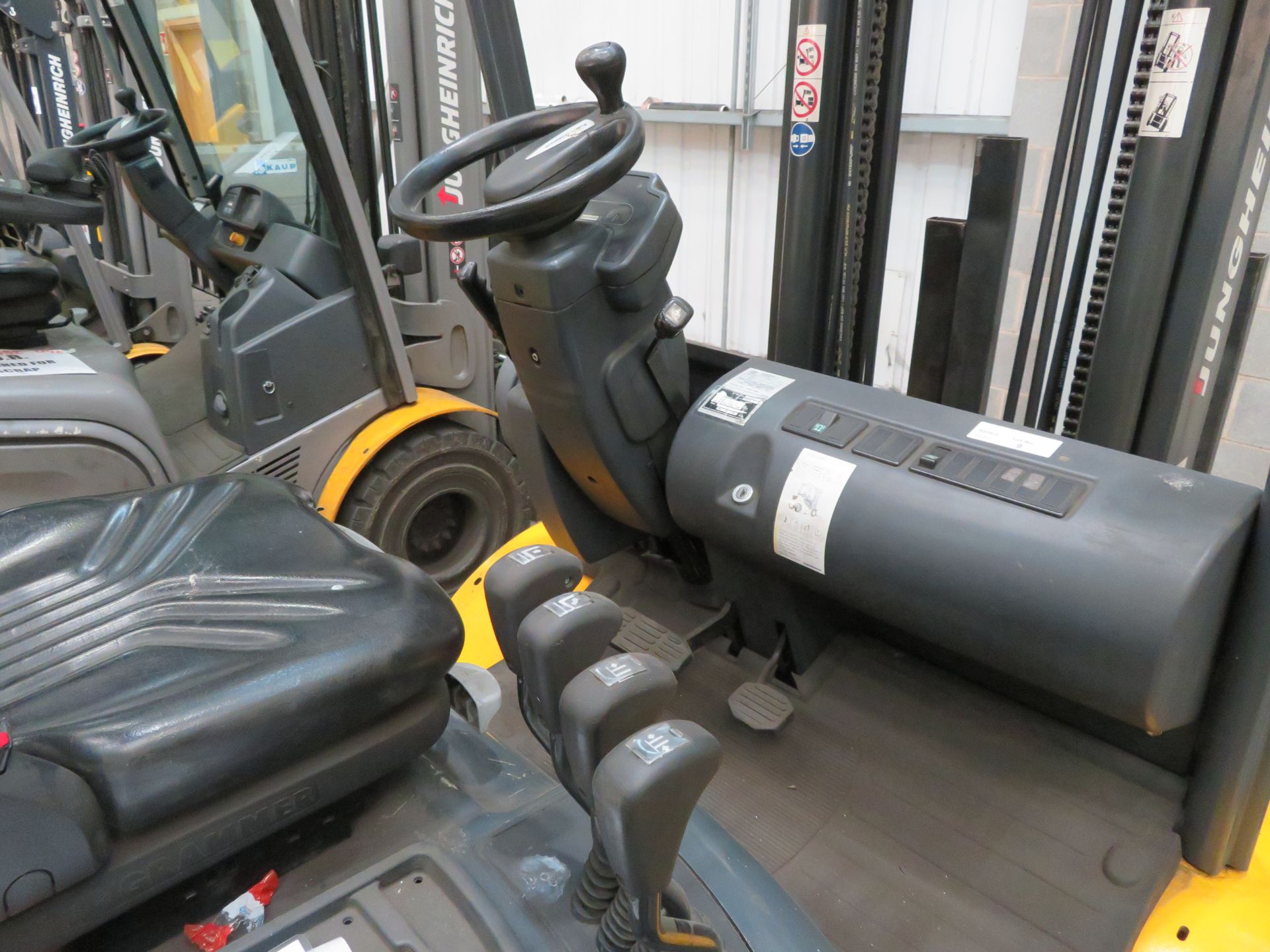 2006 JUNGHEINRICH MODEL TFG 430 GAS POWERED CB FORKLIFT TRUCK - Image 3 of 7