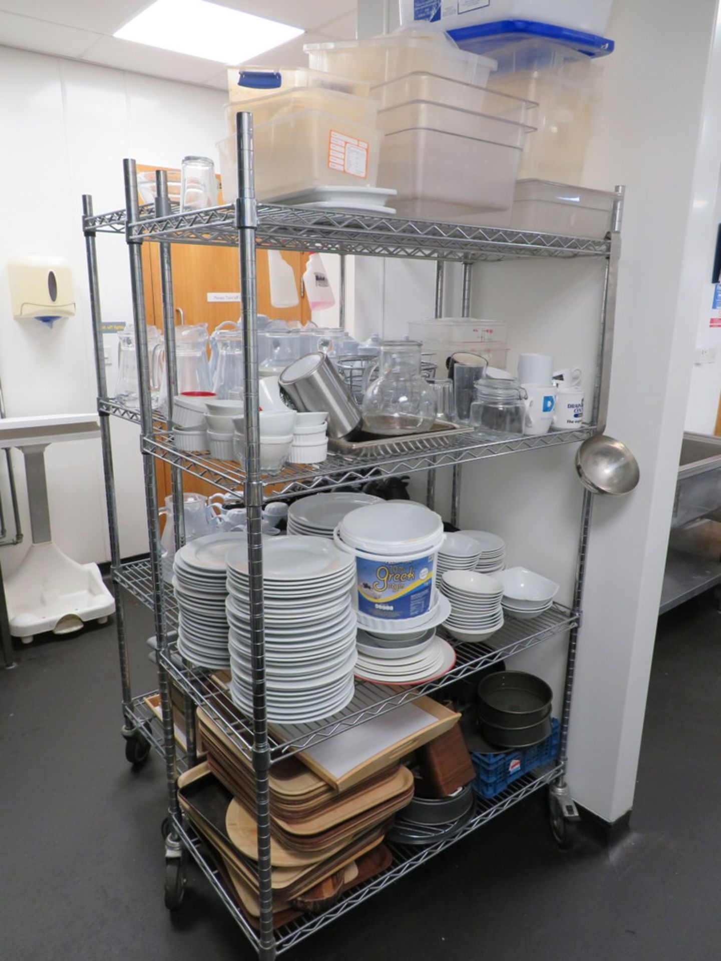 3 X COLLAPSIBLE CHROME WIRE RACKS AND QTY OF KITCHEN EQUIPMENT - Image 2 of 3