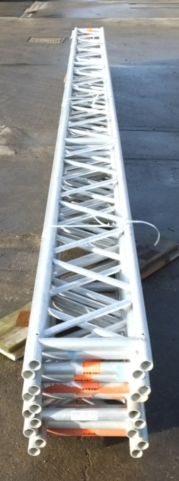 10x 8M Layher Ladder Beams - Staging Board sections - Unit Beam SS400 8.0M