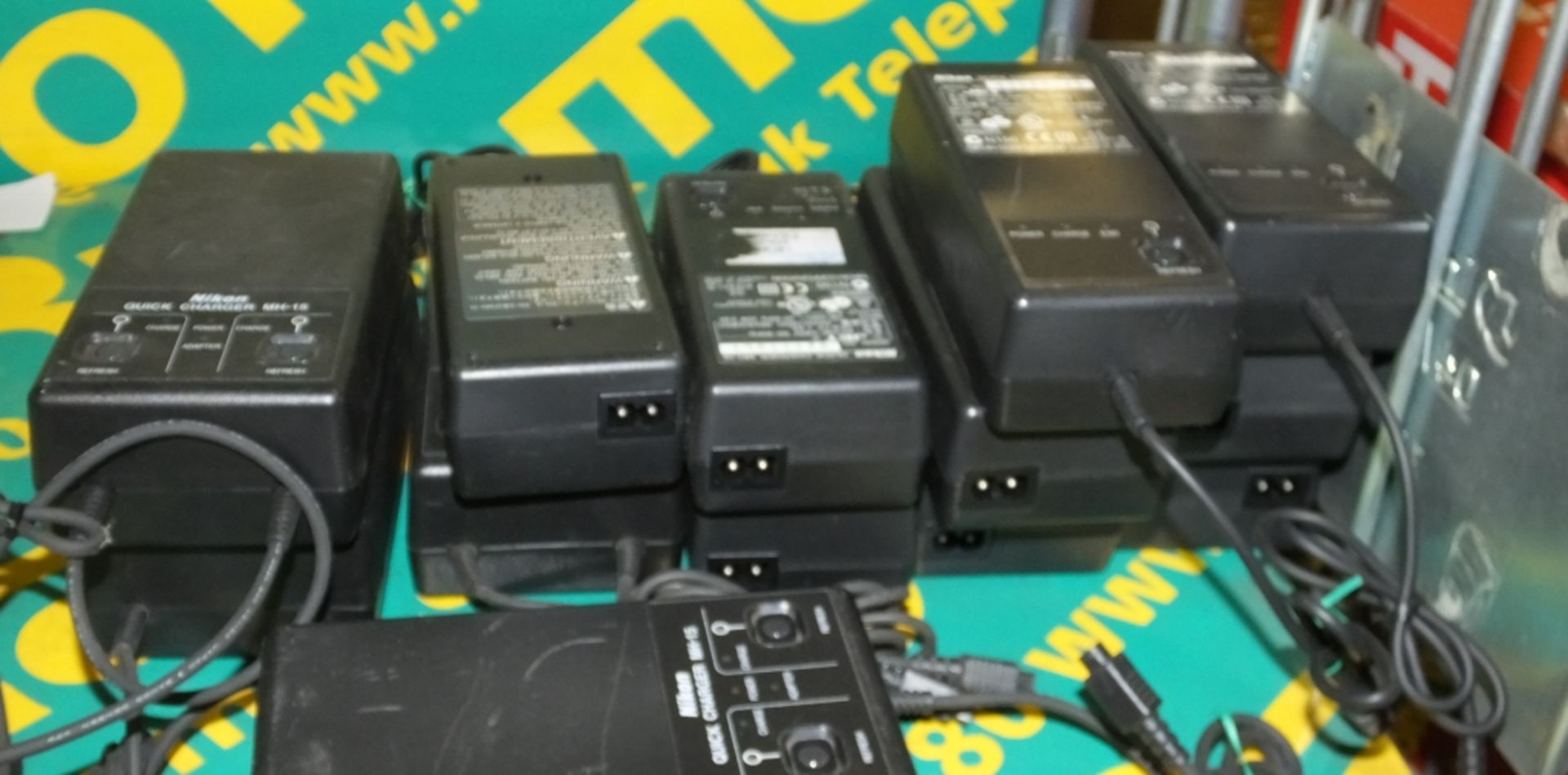 10x Nikon MH-16 Quick Chargers, 3x Nikon MH-15 chargers - Image 2 of 2