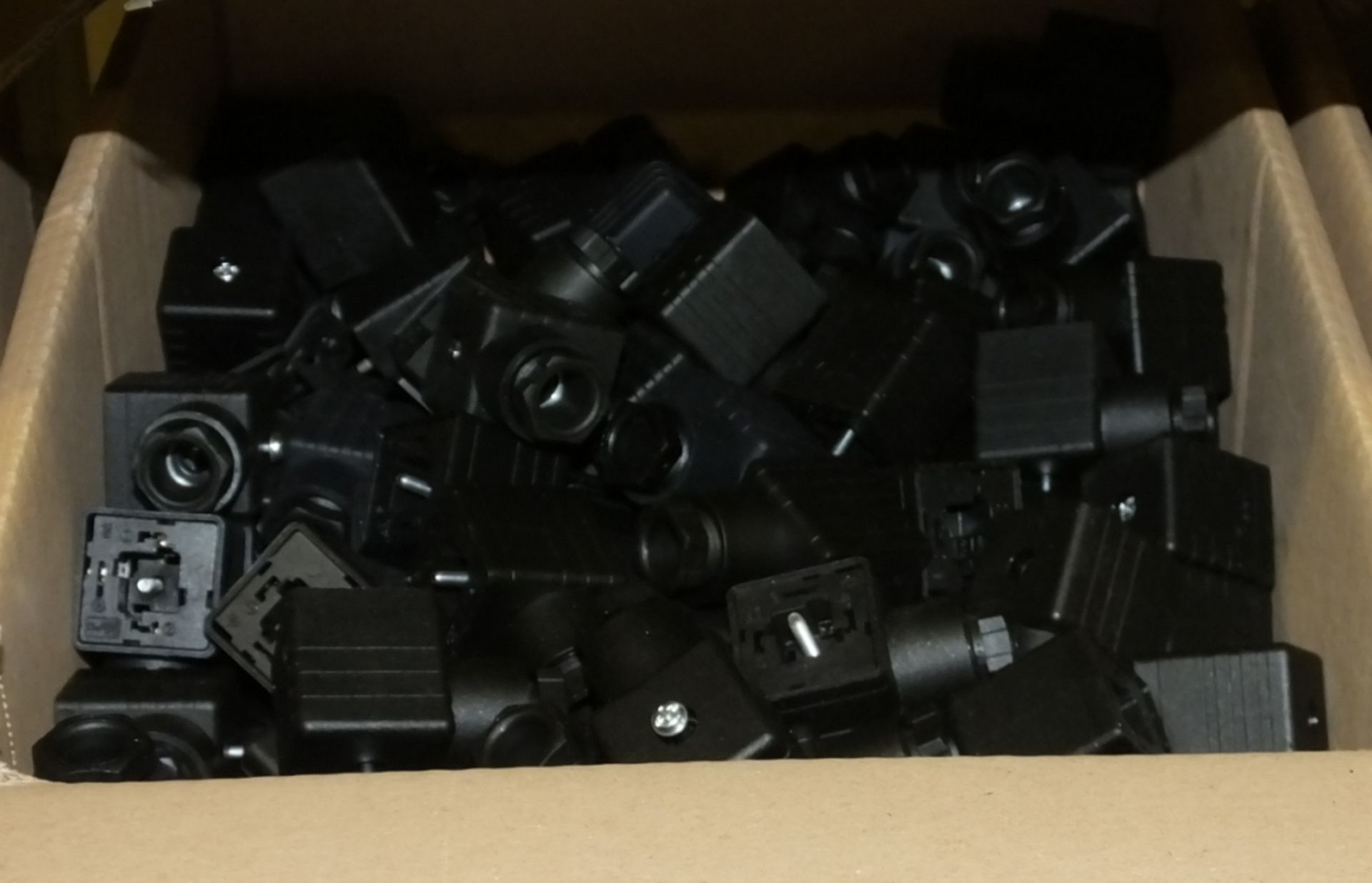 Approx 800x Fuse & Cable Connectors - 3 boxes - Image 3 of 4