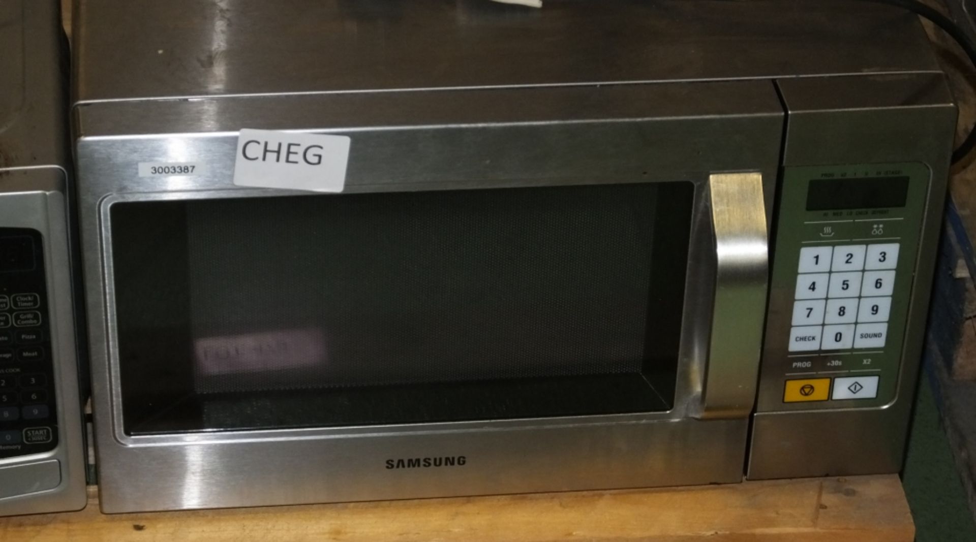 2x Commercial Microwaves - Samsung, Logik - Bild 2 aus 3