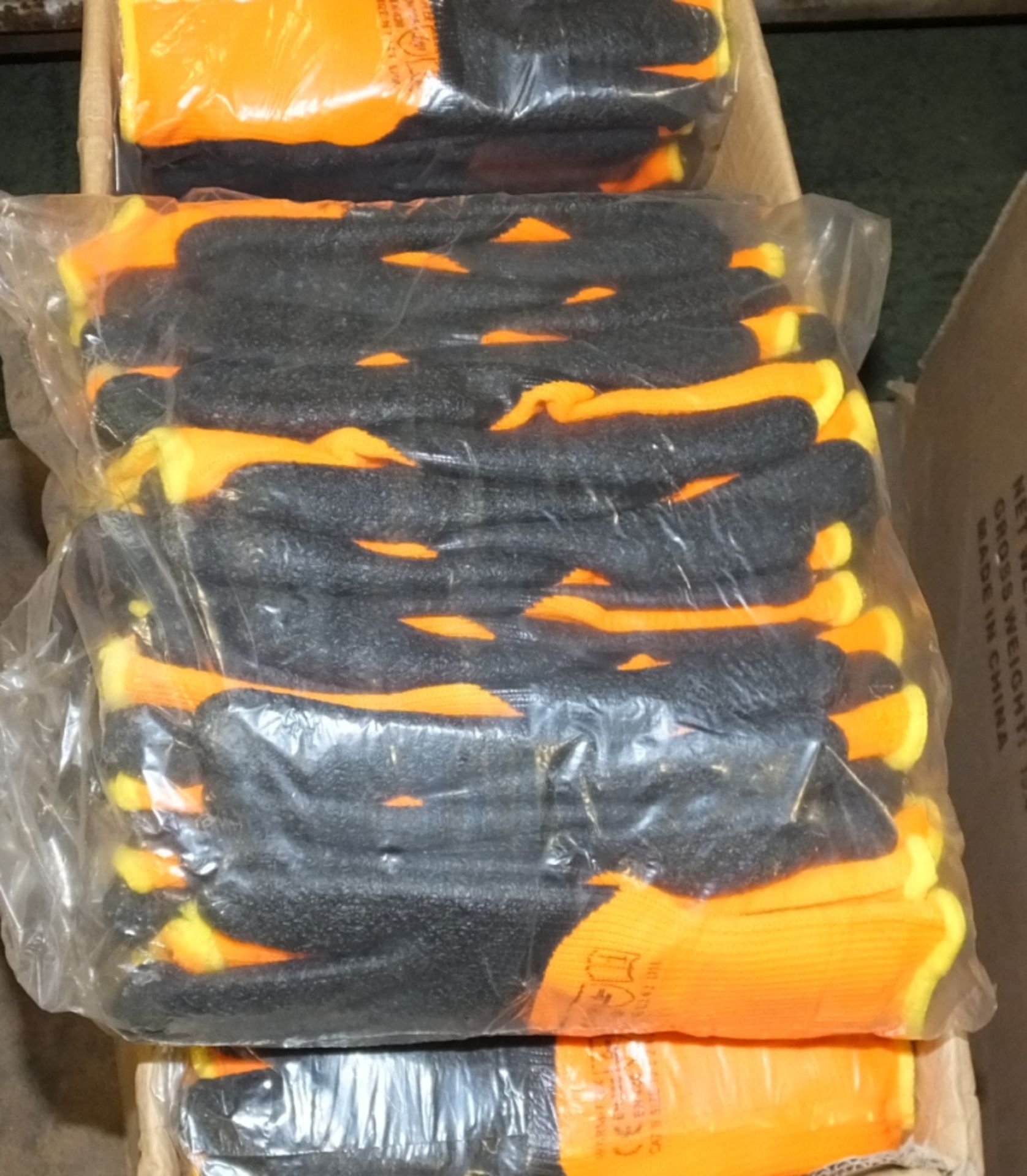 120x Pairs Thermal Gloves - Size 10 - Image 2 of 2