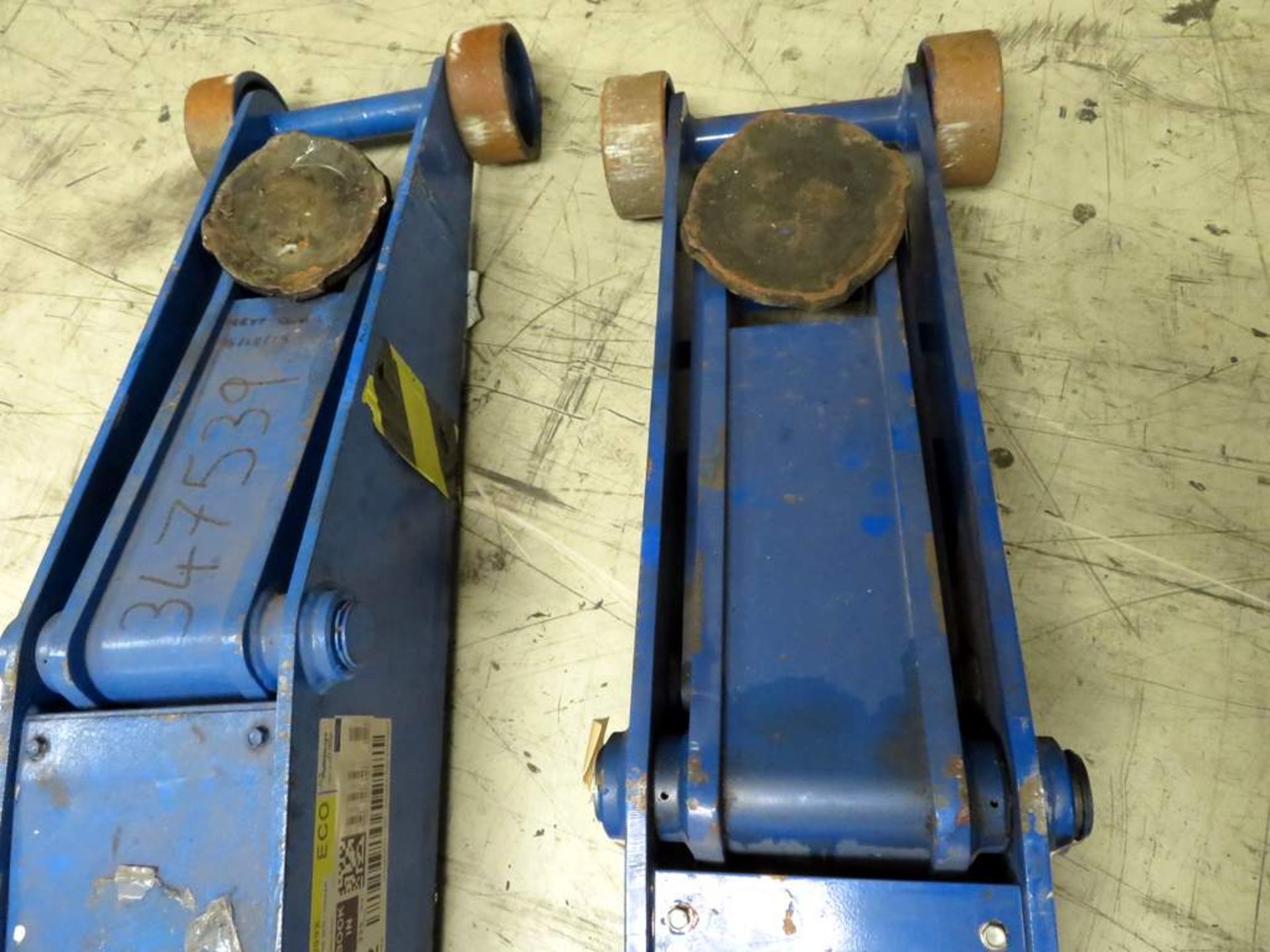 2x Weber 10 Tonne Vehicle Trolley Jacks Complete With Handle - WDK100LQ - Working Condition - Image 5 of 8