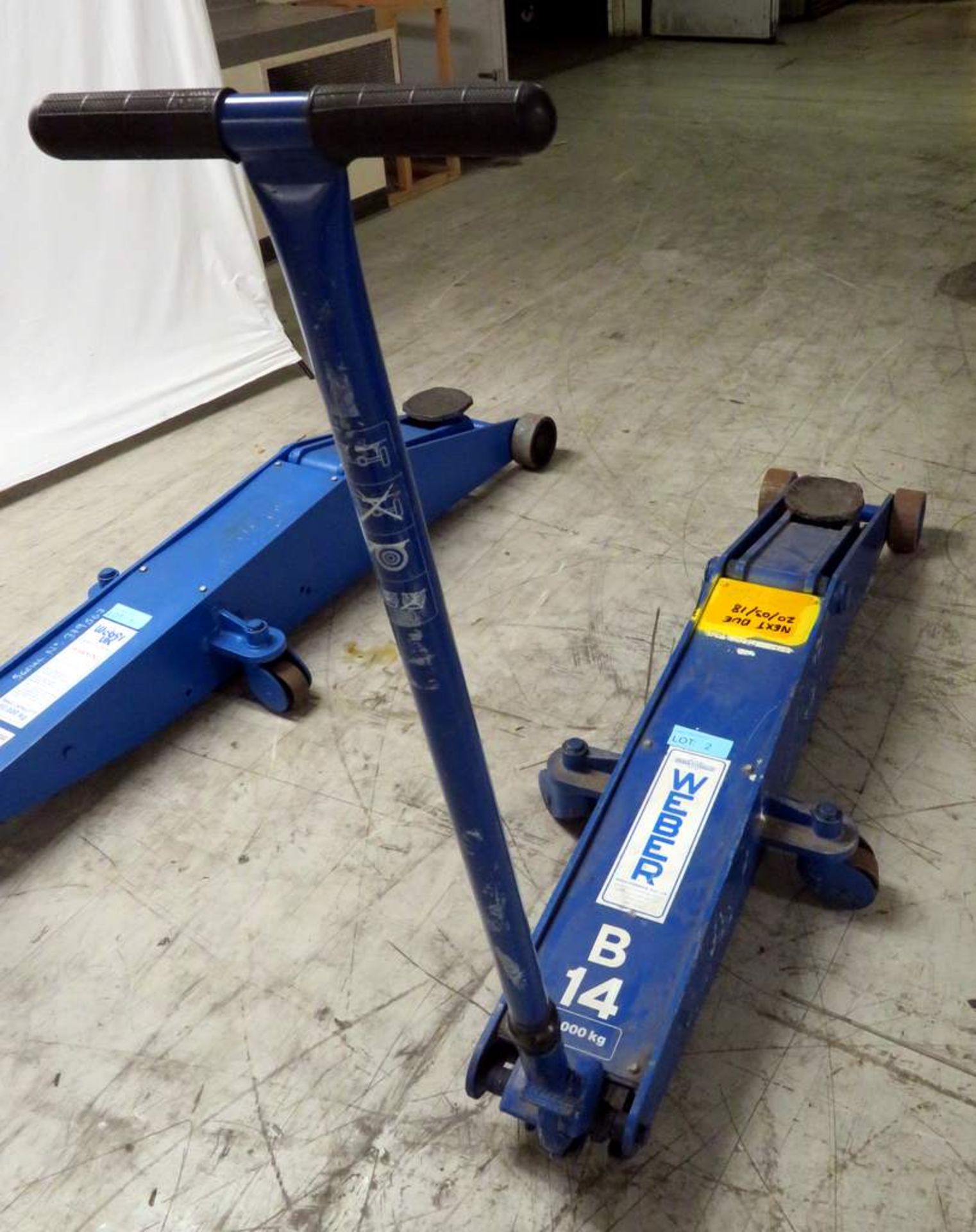 Weber 10 Tonne Vehicle Trolley Jack Complete With Handle - WDK100LQ - Working Condition - Image 2 of 7