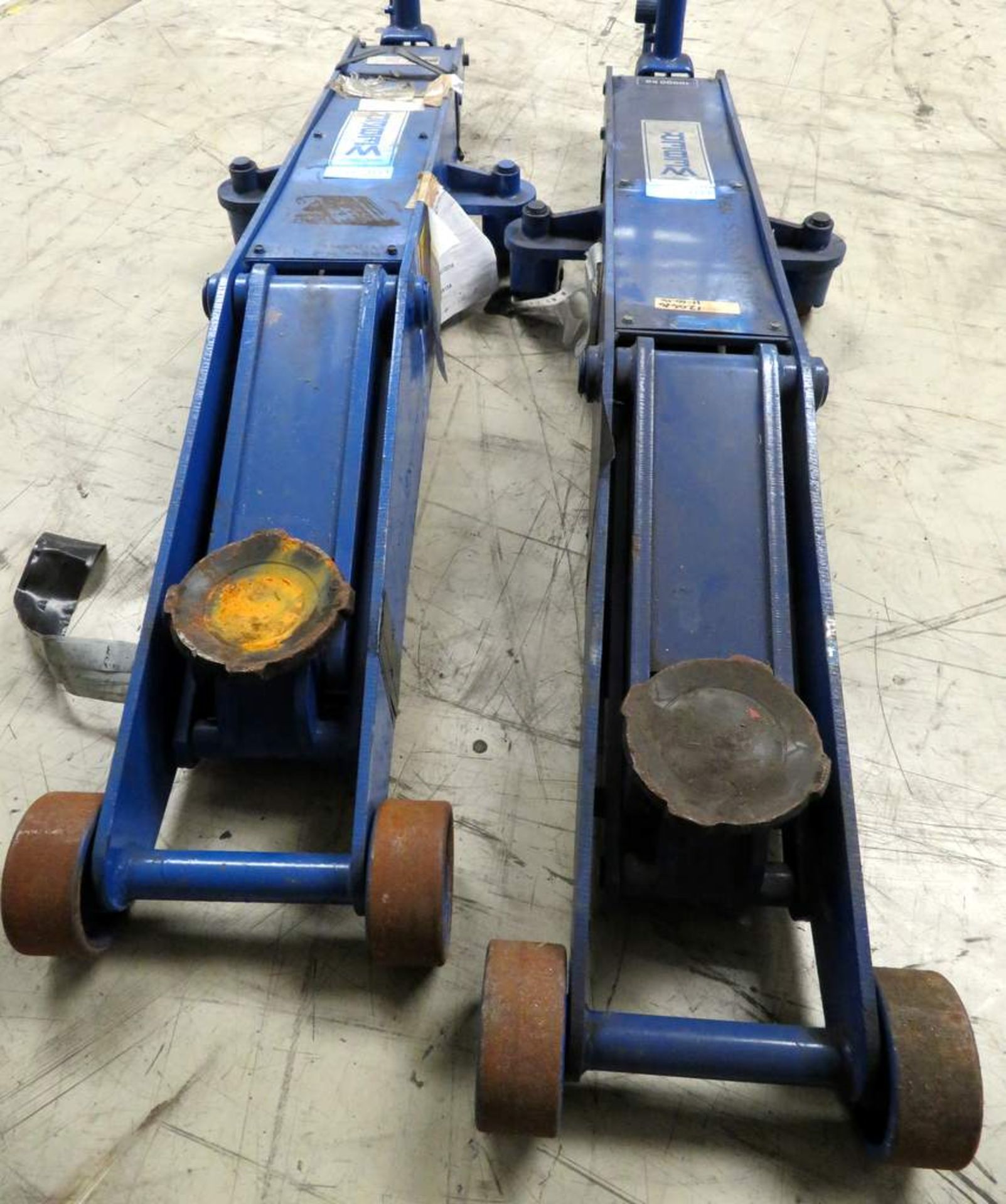 2x Weber 10 Tonne Vehicle Trolley Jacks Complete With Handle - WDK100LQ - Working Condition - Image 6 of 8