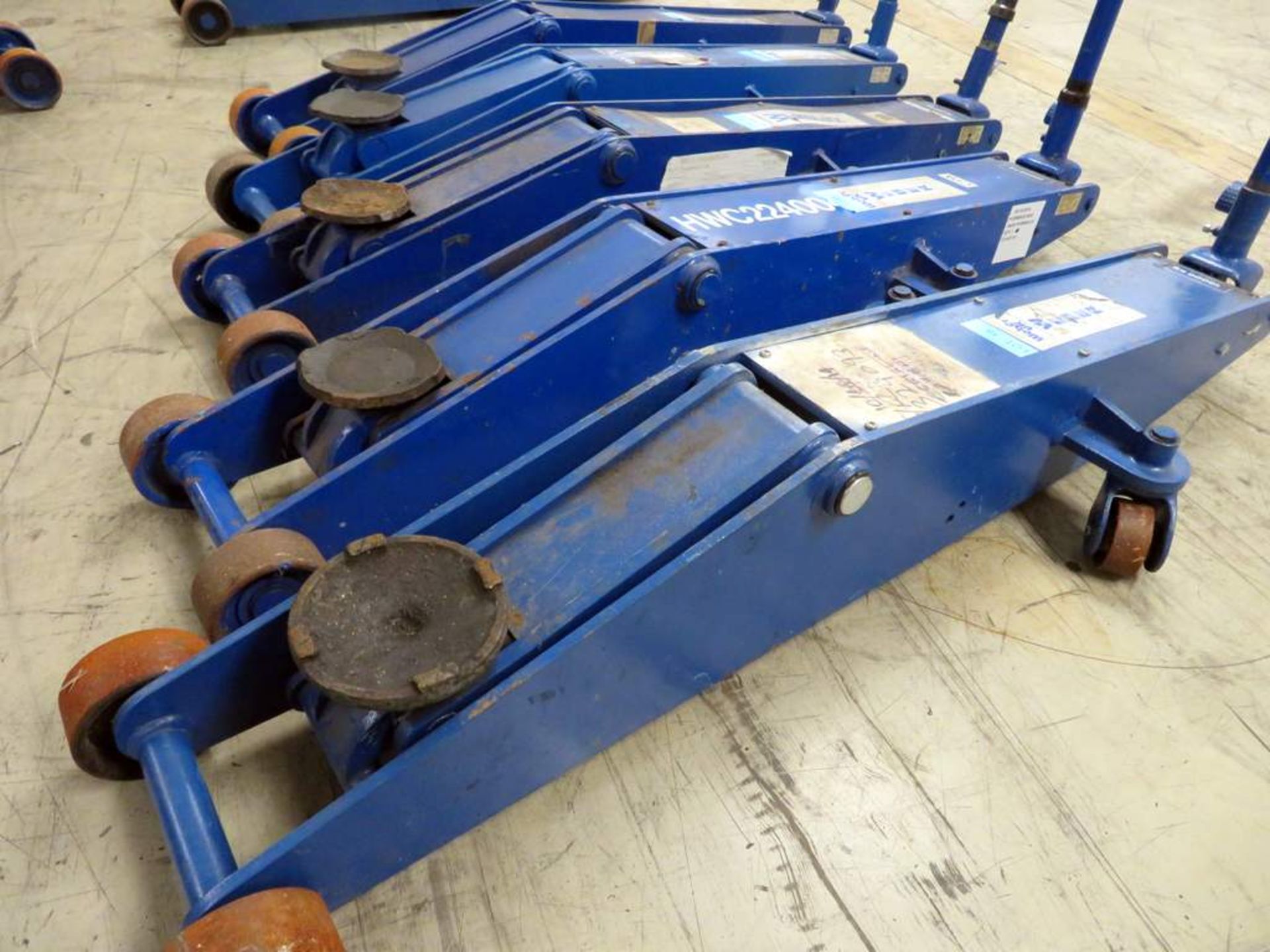 5x Weber 10 Tonne Vehicle Trolley Jacks Complete With Handle - WDK100LQ - Working Condition - Image 8 of 9