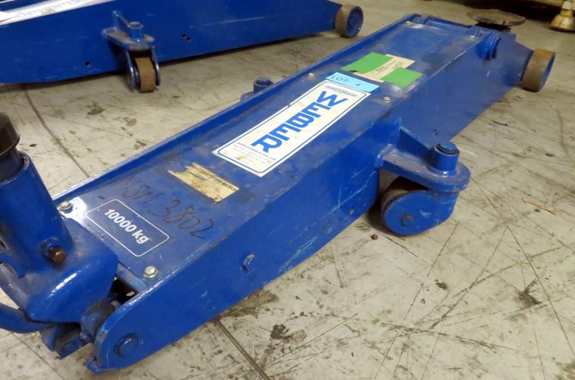 Weber 10 Tonne Vehicle Trolley Jack Complete With Handle - WDK100LQ - Working Condition - Image 4 of 7