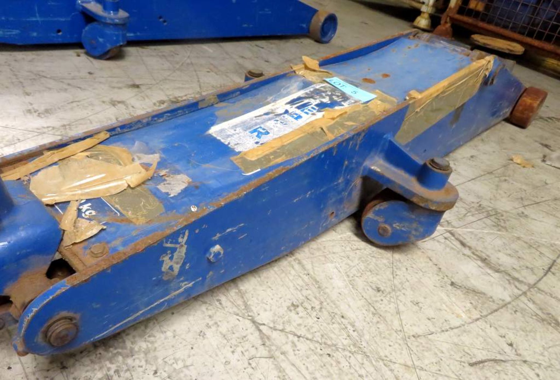 Weber 10 Tonne Vehicle Trolley Jack Complete With Handle - WDK100LQ - Working Condition - Image 4 of 7