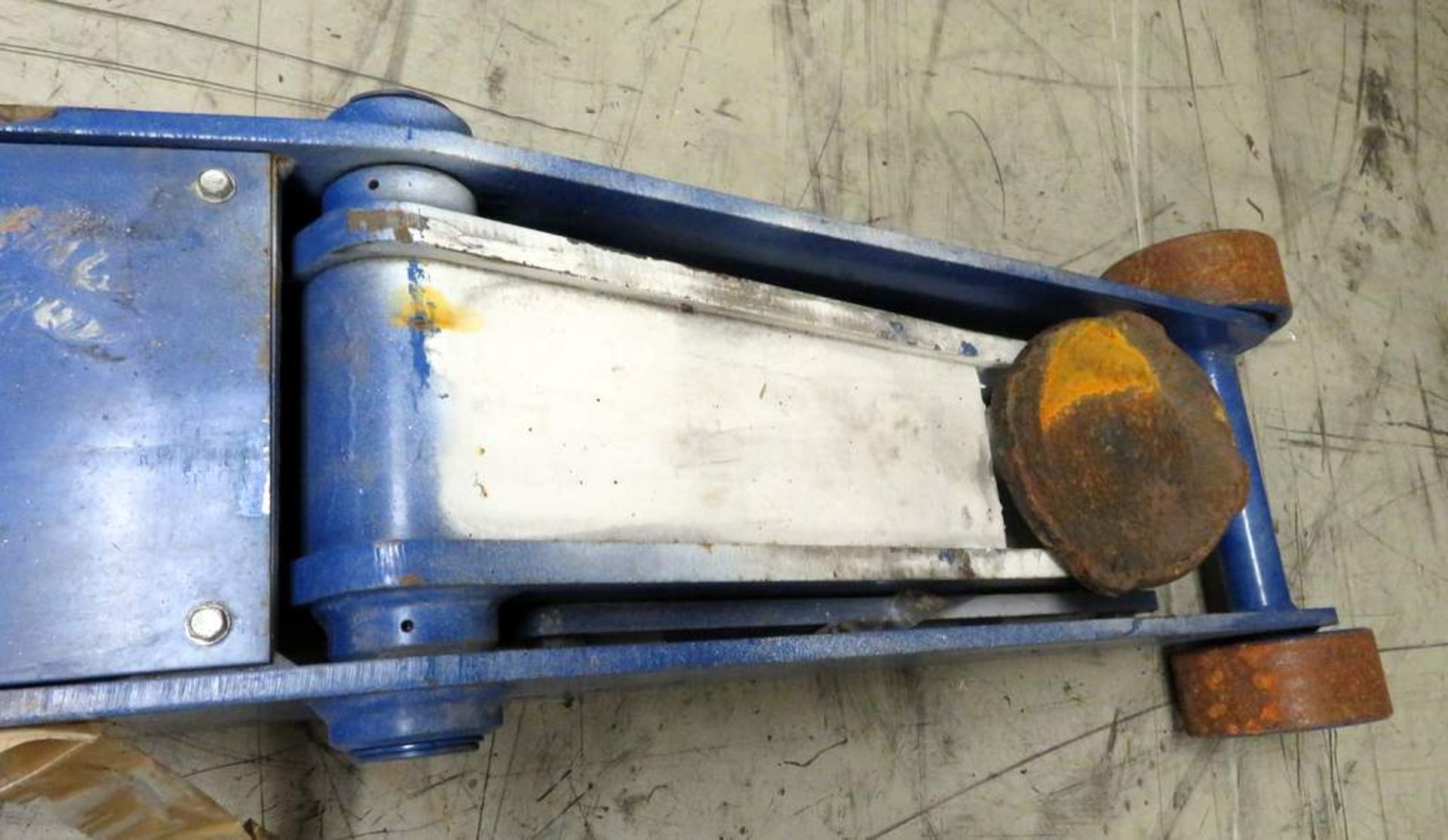 Weber 10 Tonne Vehicle Trolley Jack Complete With Handle - WDK100LQ - Working Condition - Image 5 of 7