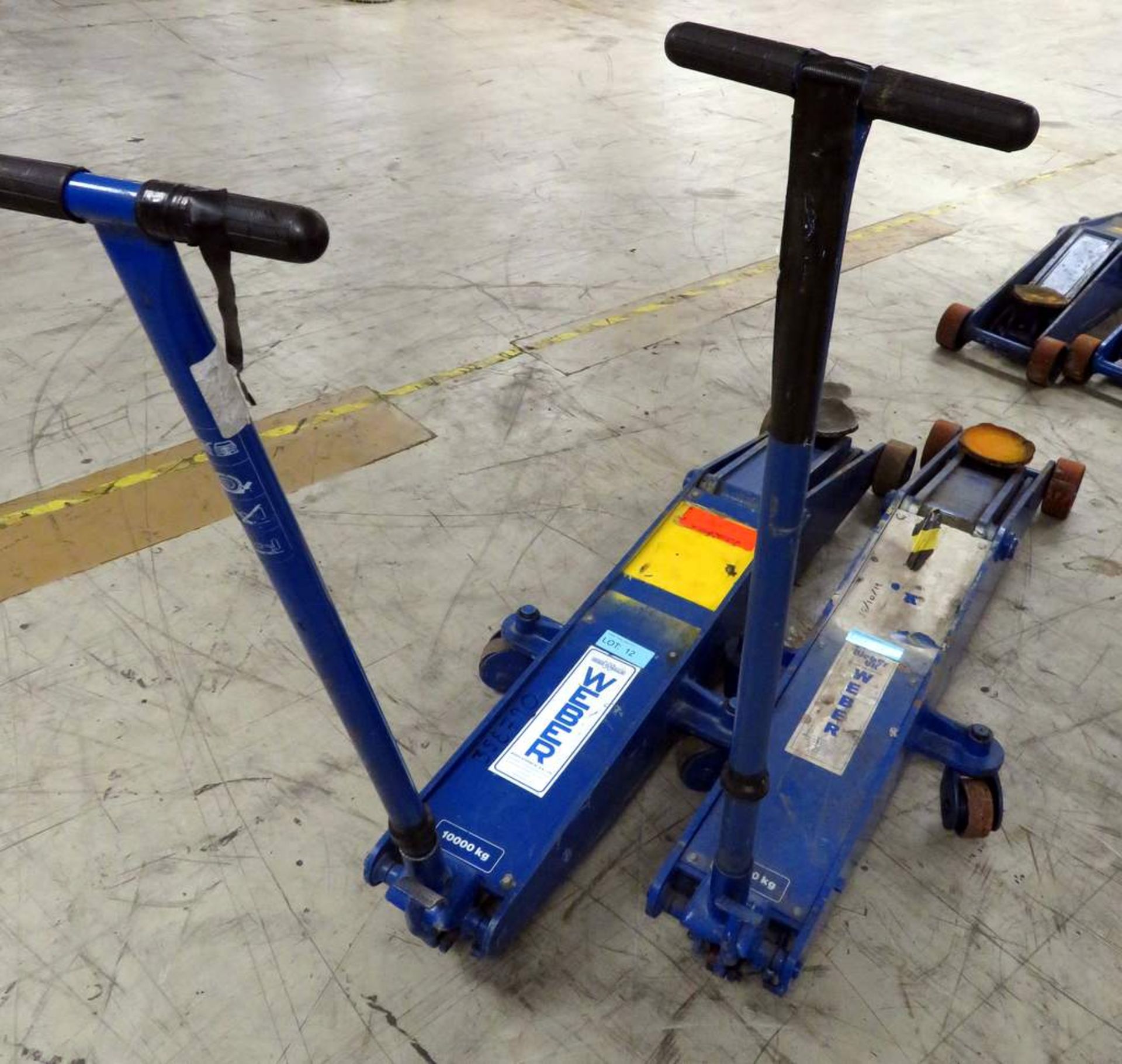 2x Weber 10 Tonne Vehicle Trolley Jacks Complete With Handle - WDK100LQ - Working Condition - Image 2 of 9