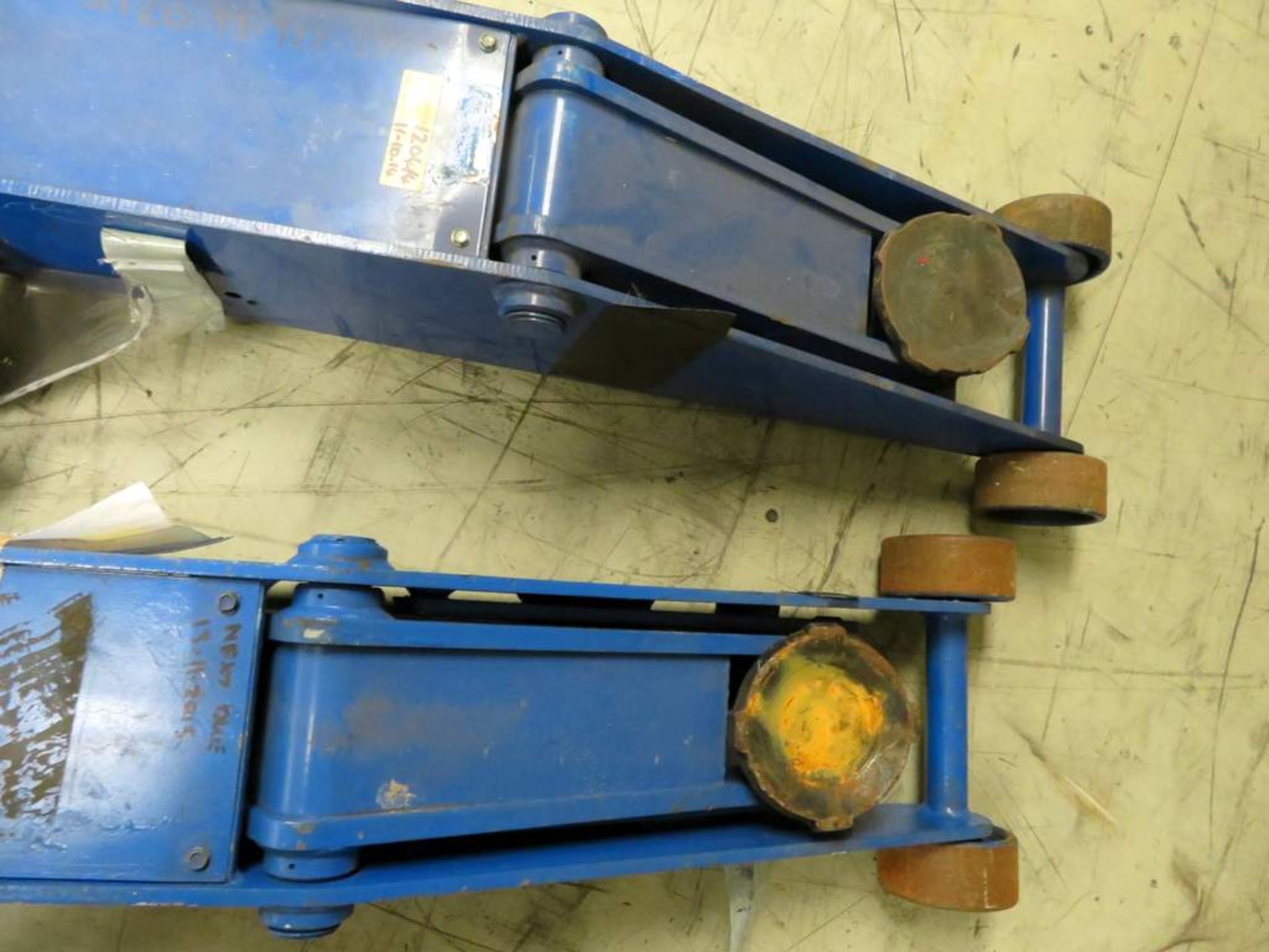 2x Weber 10 Tonne Vehicle Trolley Jacks Complete With Handle - WDK100LQ - Working Condition - Image 5 of 8