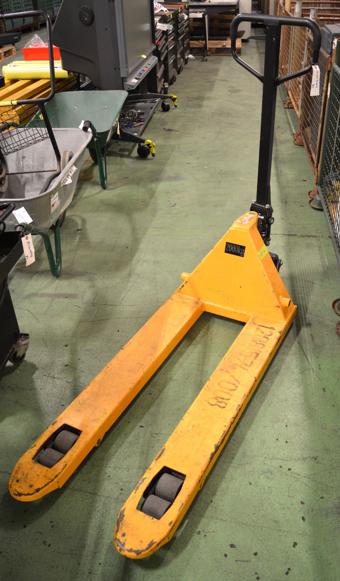 Pallet Truck 2000kg.