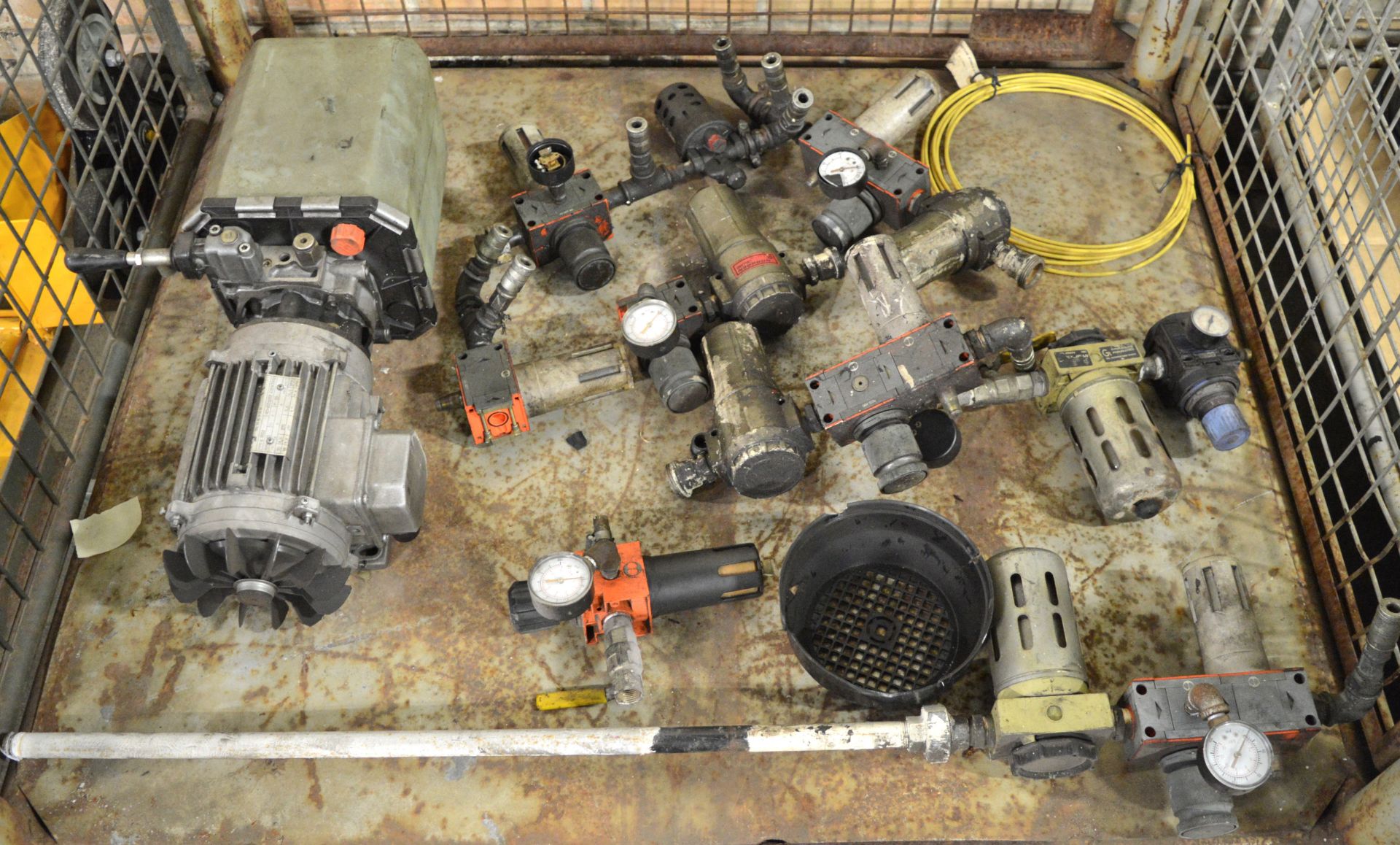 Hydraulic Pump, Airline Pressure Filters & Regulators.
