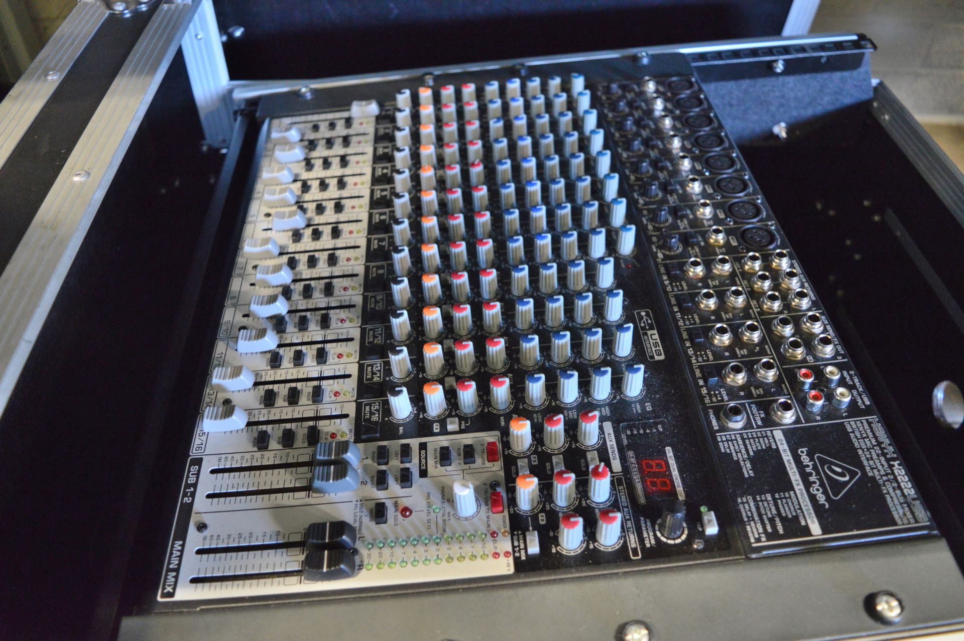 Bahringer Henyh H2222 - Mixer In Carry Case. - Image 2 of 2