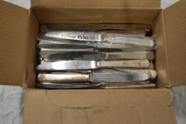 Approx 30x Arthur Price Knives.