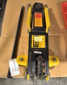 Halfords Hydraulic Trolley Jack 2.5t.