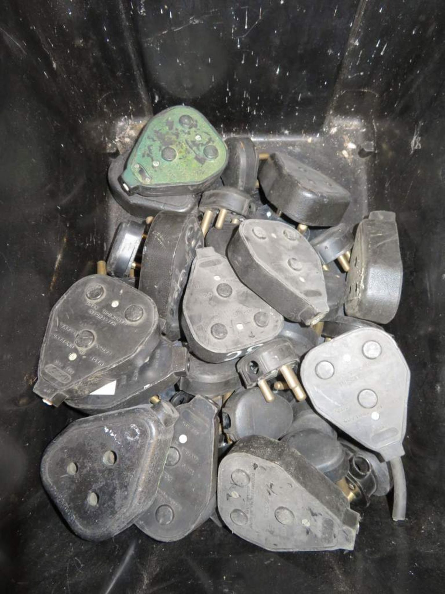 Box of 15A Plugs and Sockets - Image 3 of 3