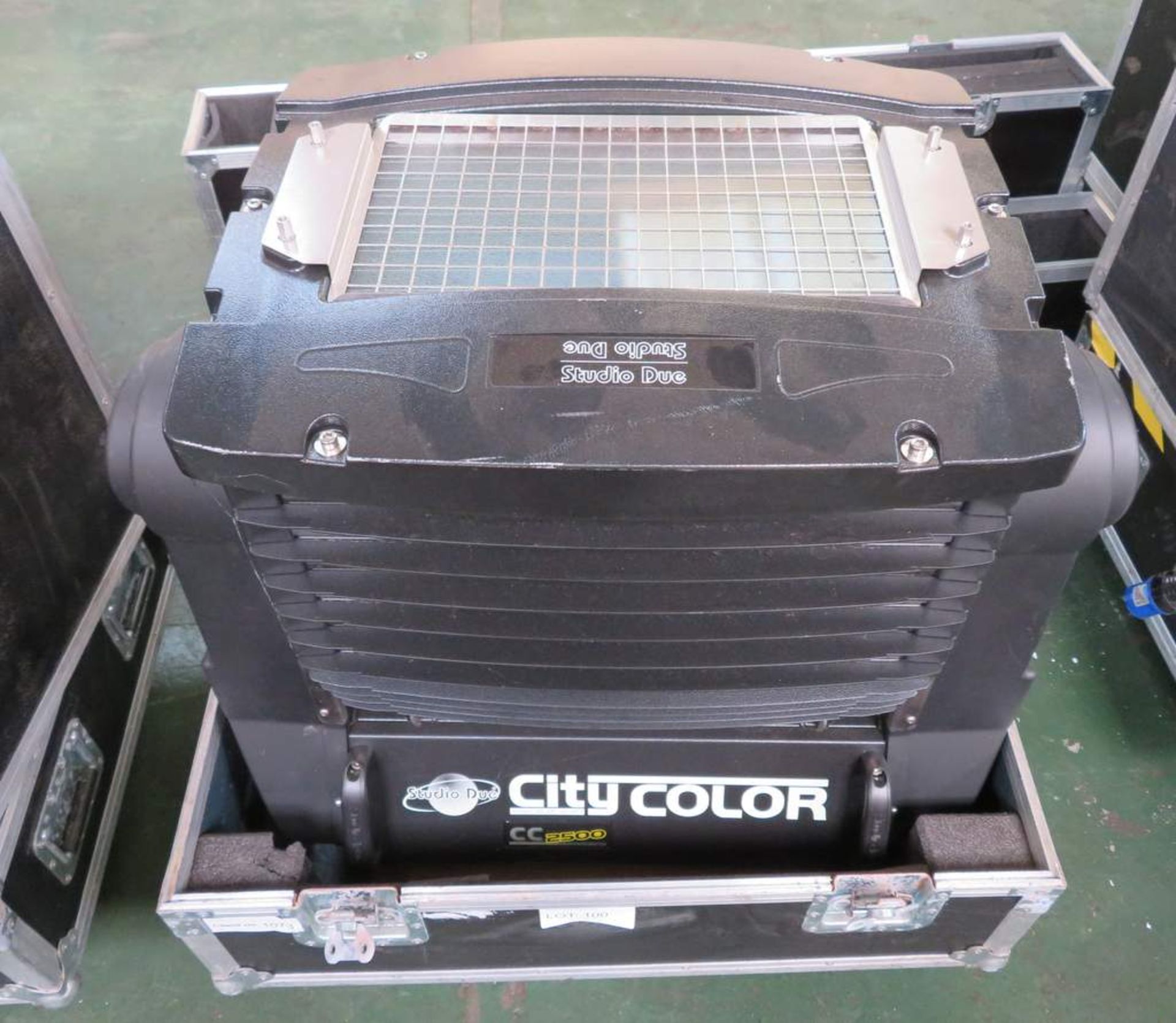 City Colour 2500cc complete with flightcase - Image 2 of 6