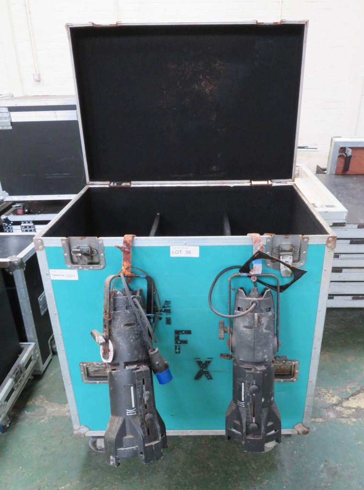 Divided flightcase containing 5 Source 4 junior zooms - Water Damaged