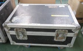 Hoist case. Dimensions: 77x53x32.5cm