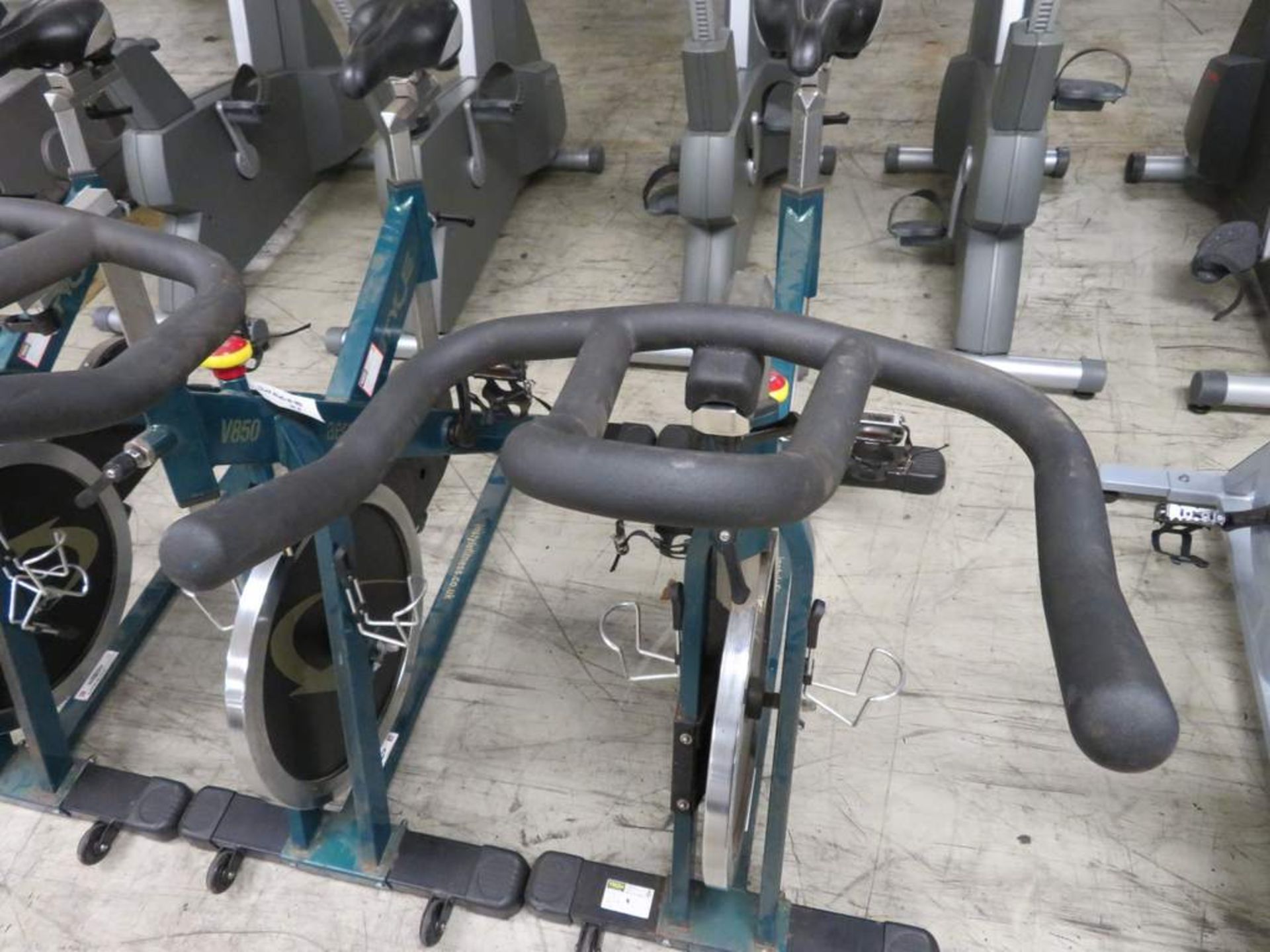 4x Instyle Aerobike V850 Exercise Spin Bikes - Bild 4 aus 7